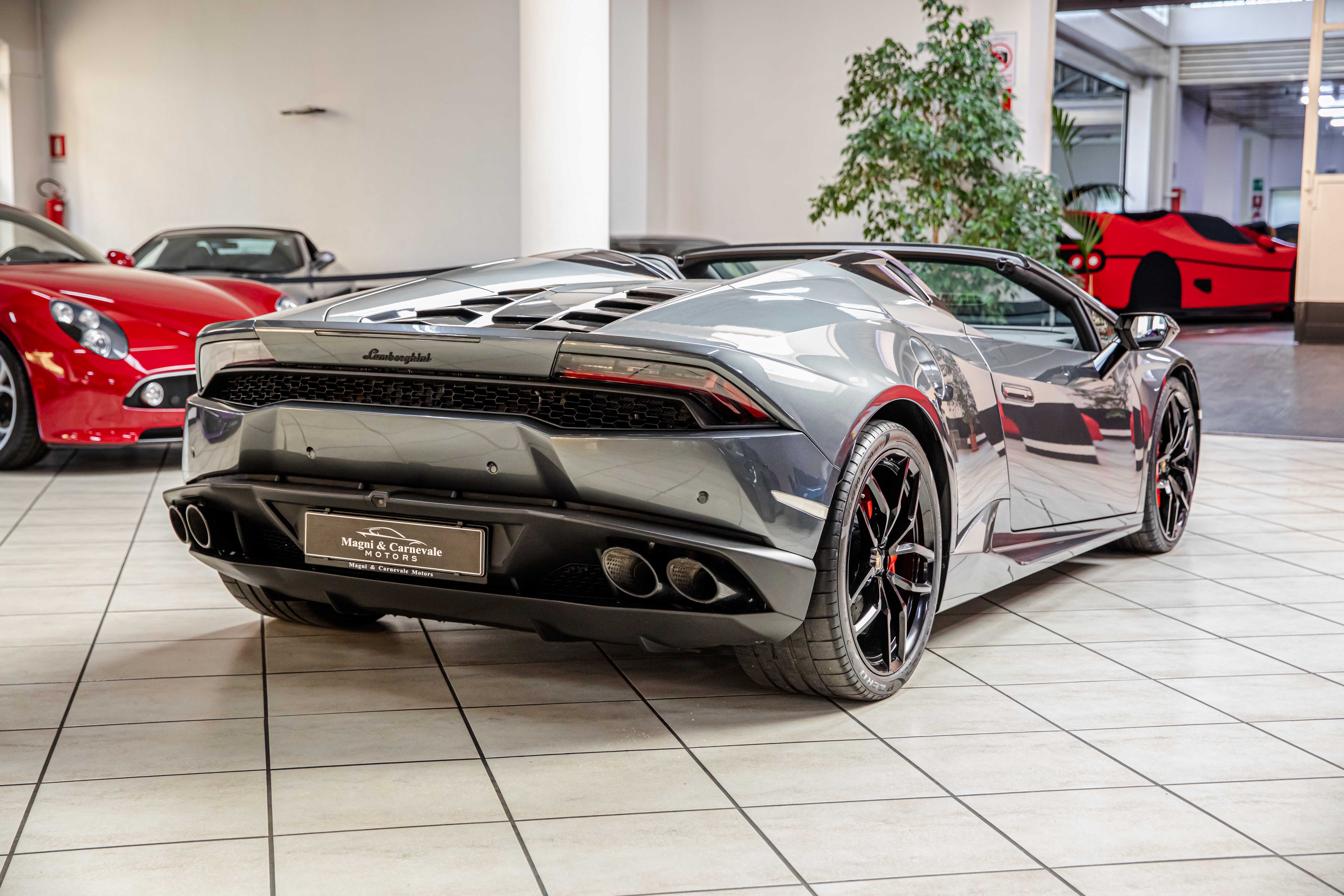 2018 Lamborghini Huracán LP 610-4 Spyder proposée par un concessionnaire spécialisé à Milan, Italie, photo 14 sur 20
