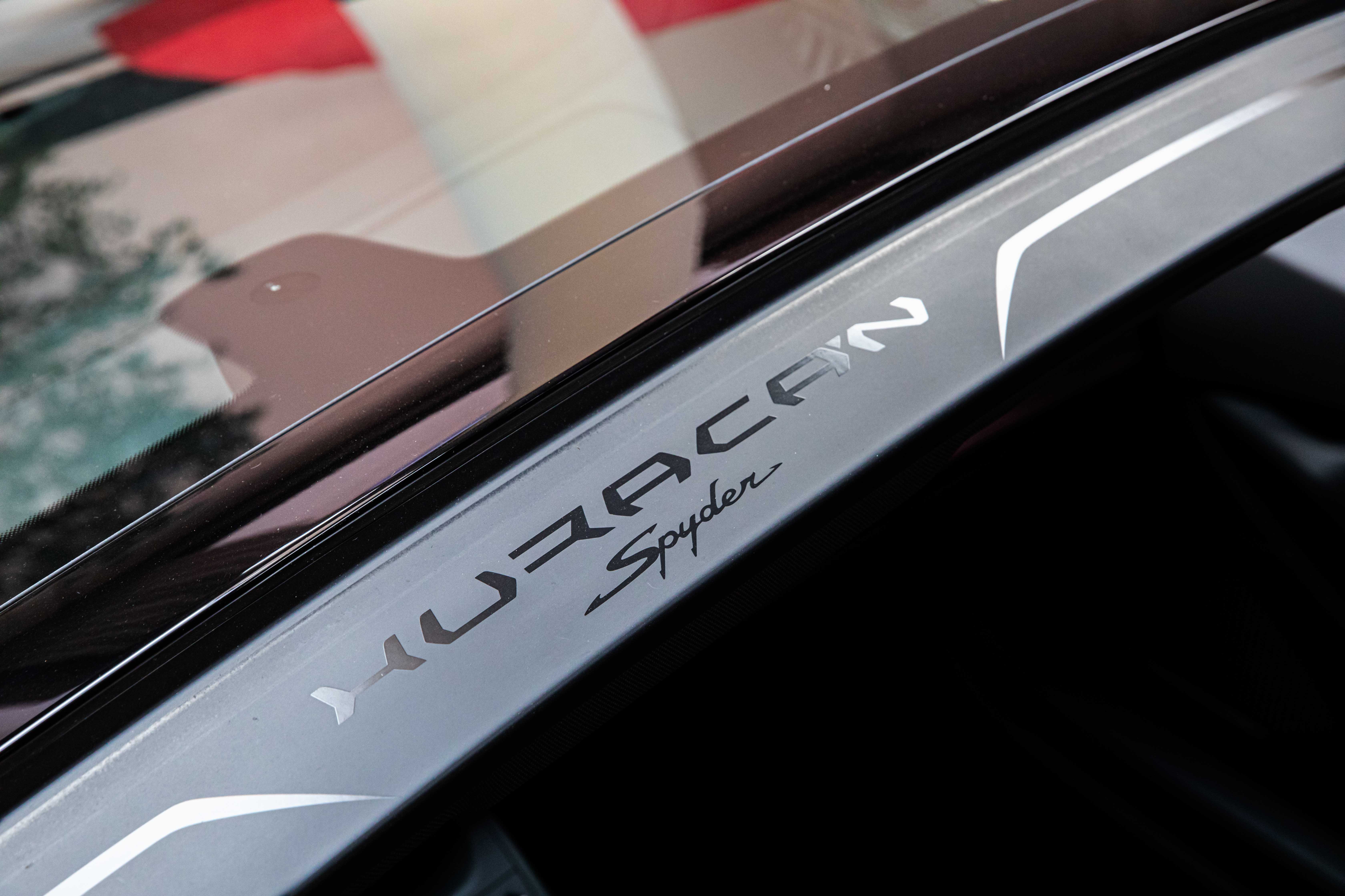2018 Lamborghini Huracán LP 610-4 Spyder proposée par un concessionnaire spécialisé à Milan, Italie, photo 15 sur 20