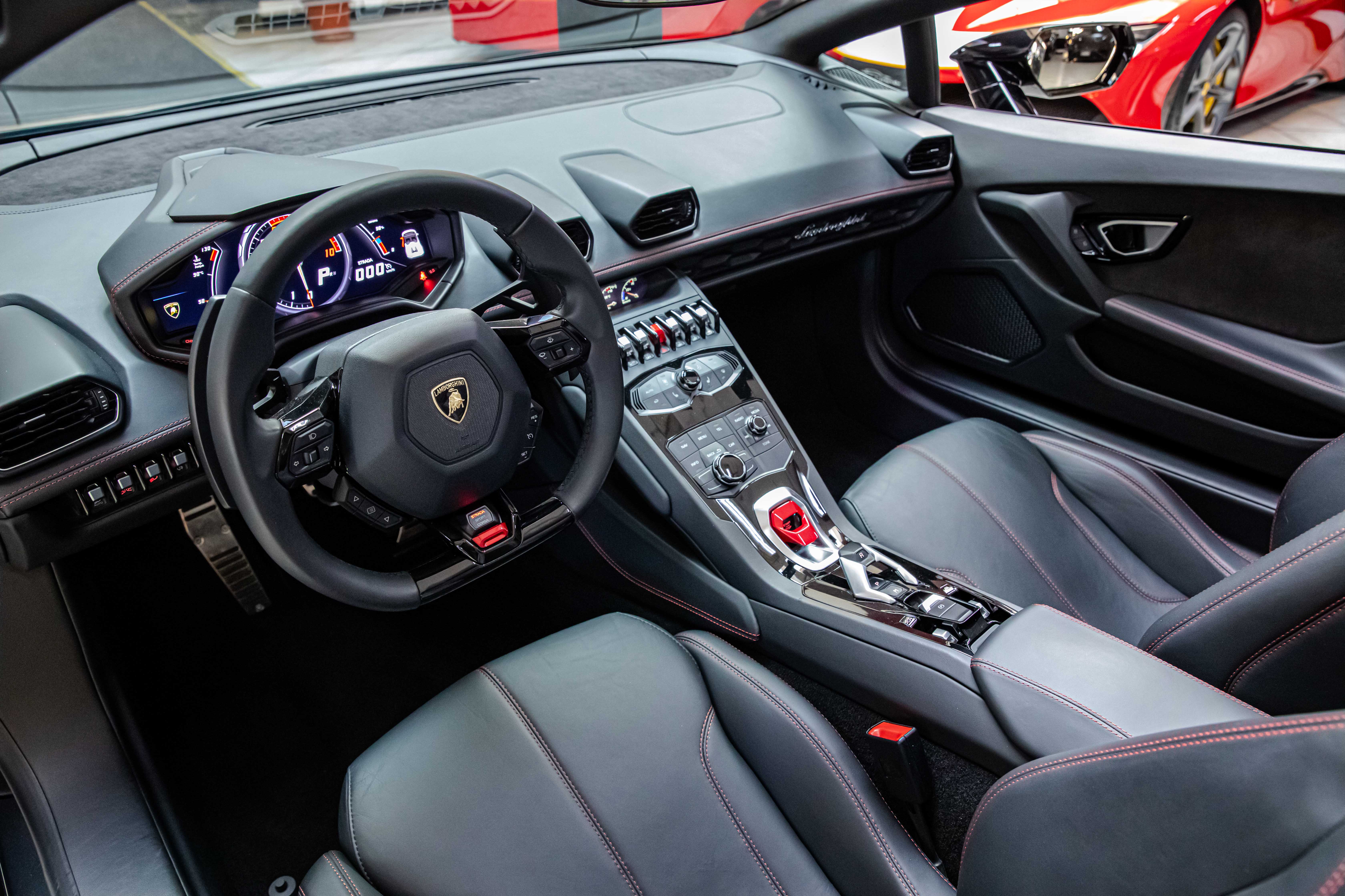 2018 Lamborghini Huracán LP 610-4 Spyder proposée par un concessionnaire spécialisé à Milan, Italie, photo 16 sur 20