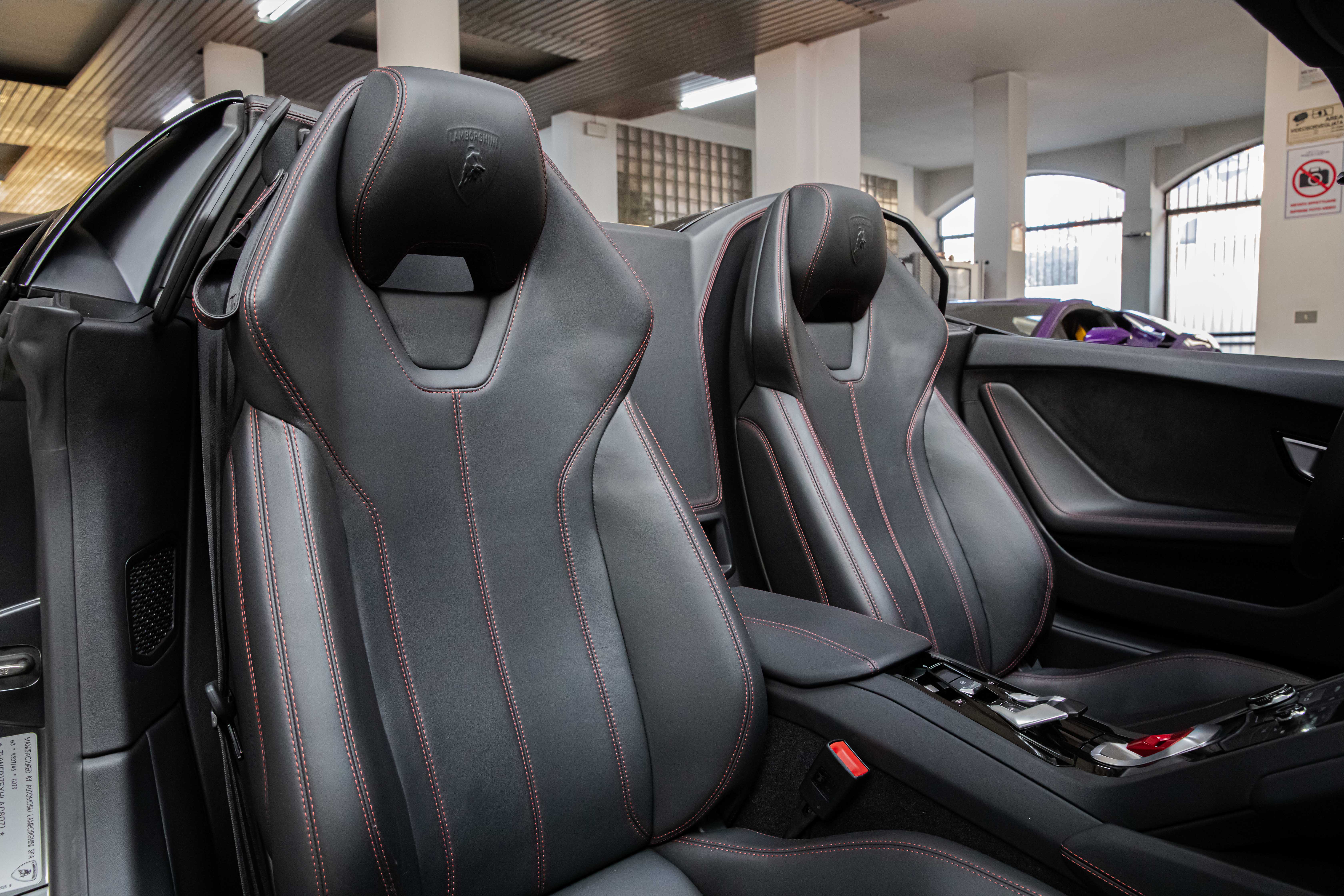 2018 Lamborghini Huracán LP 610-4 Spyder proposée par un concessionnaire spécialisé à Milan, Italie, photo 19 sur 20