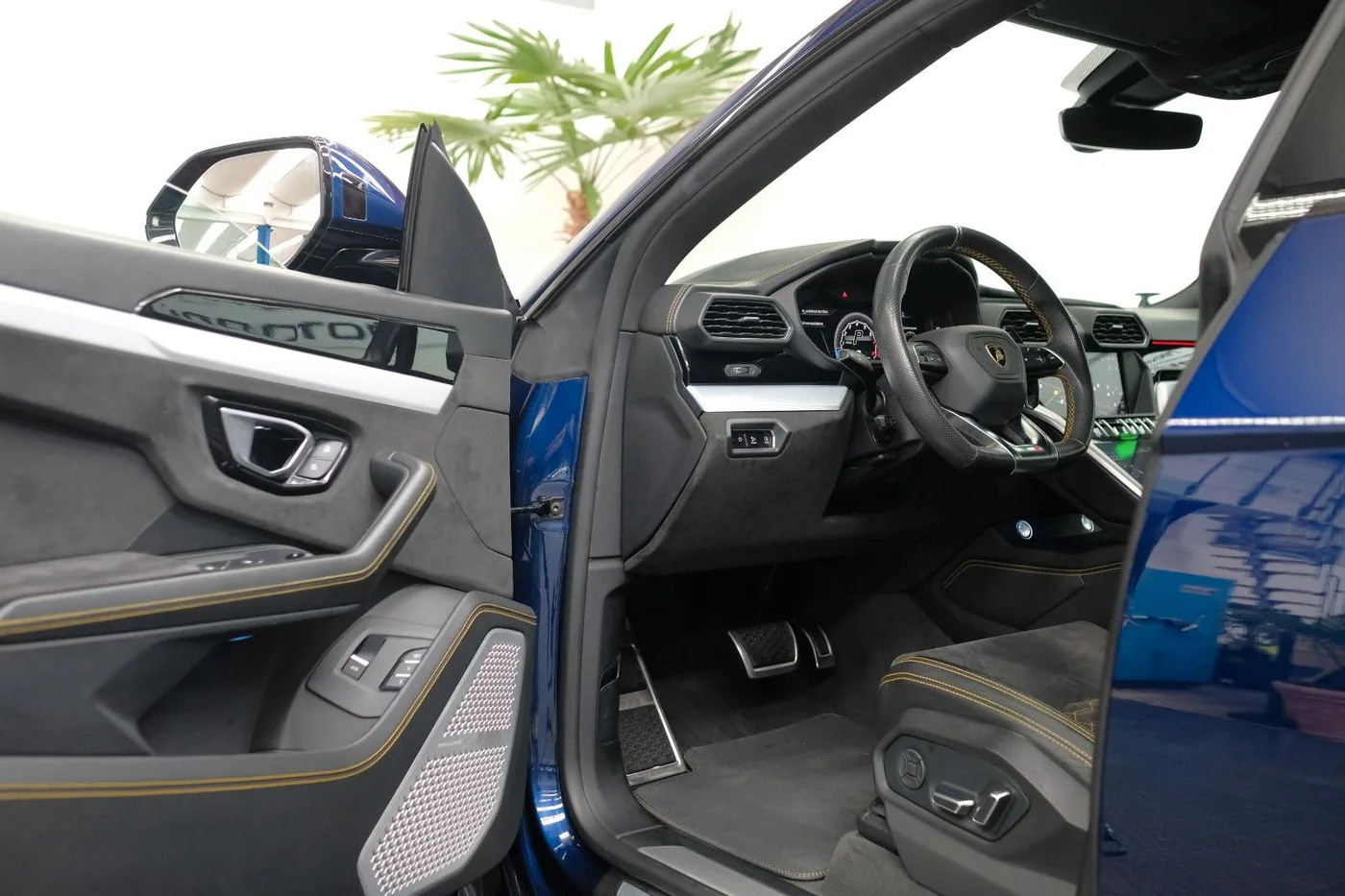 2018 Lamborghini Urus angeboten von einem Fachhändler in Nuremberg, Deutschland, Foto 11 von 15
