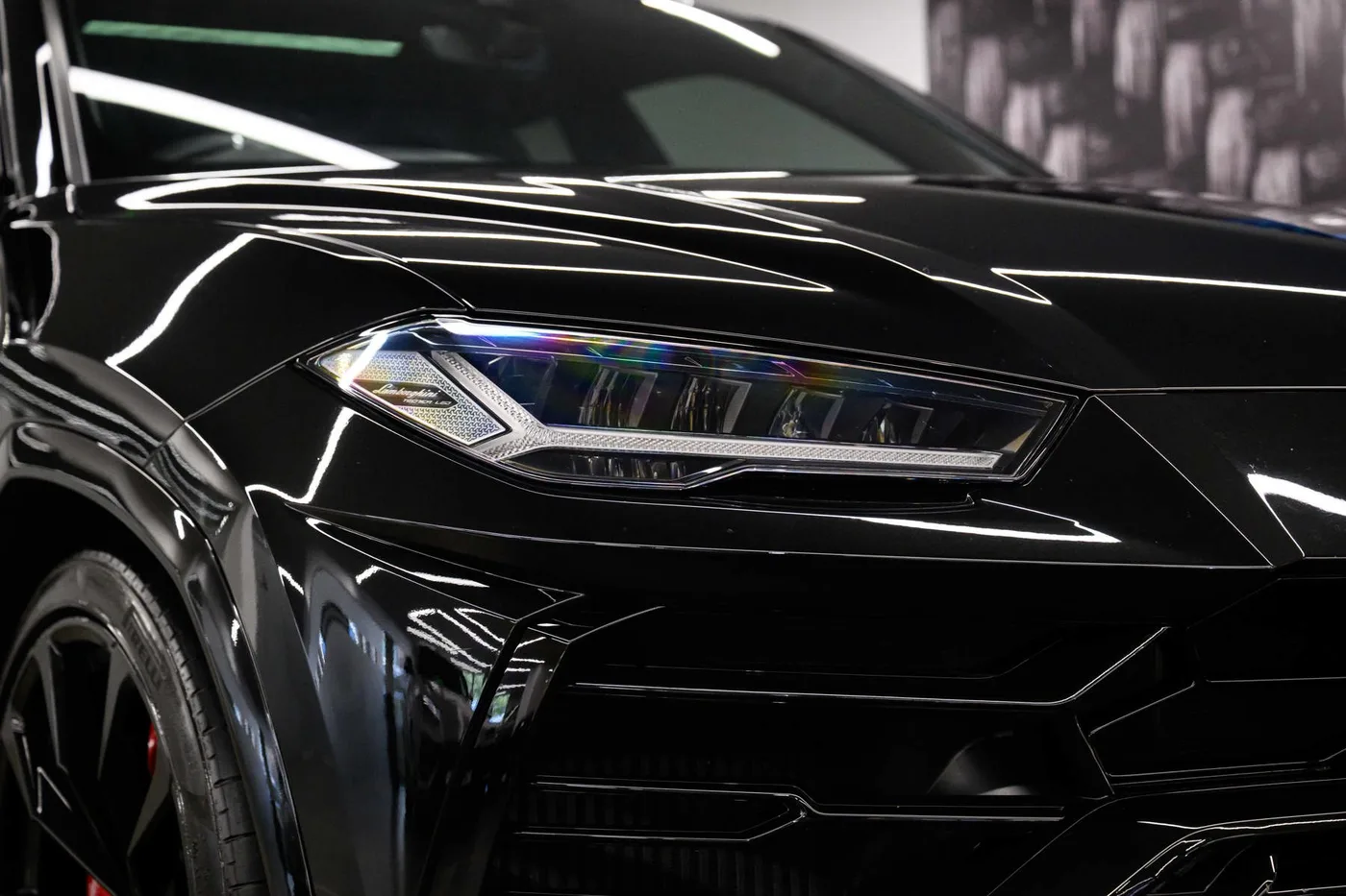 2018 Lamborghini Urus offered by a franchised dealer group in London, United Kingdom, photo 20 of 20