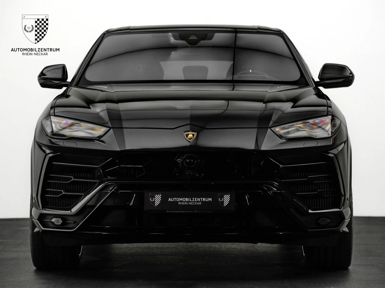 2018 Lamborghini Urus, 2/30