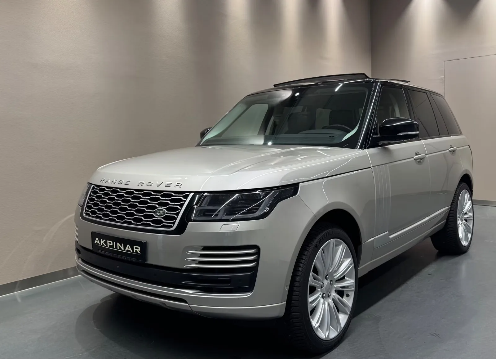 2018 Land Rover Range Rover Autobiography proposée par un concessionnaire spécialisé à Holzgerlingen, Allemagne, photo principale