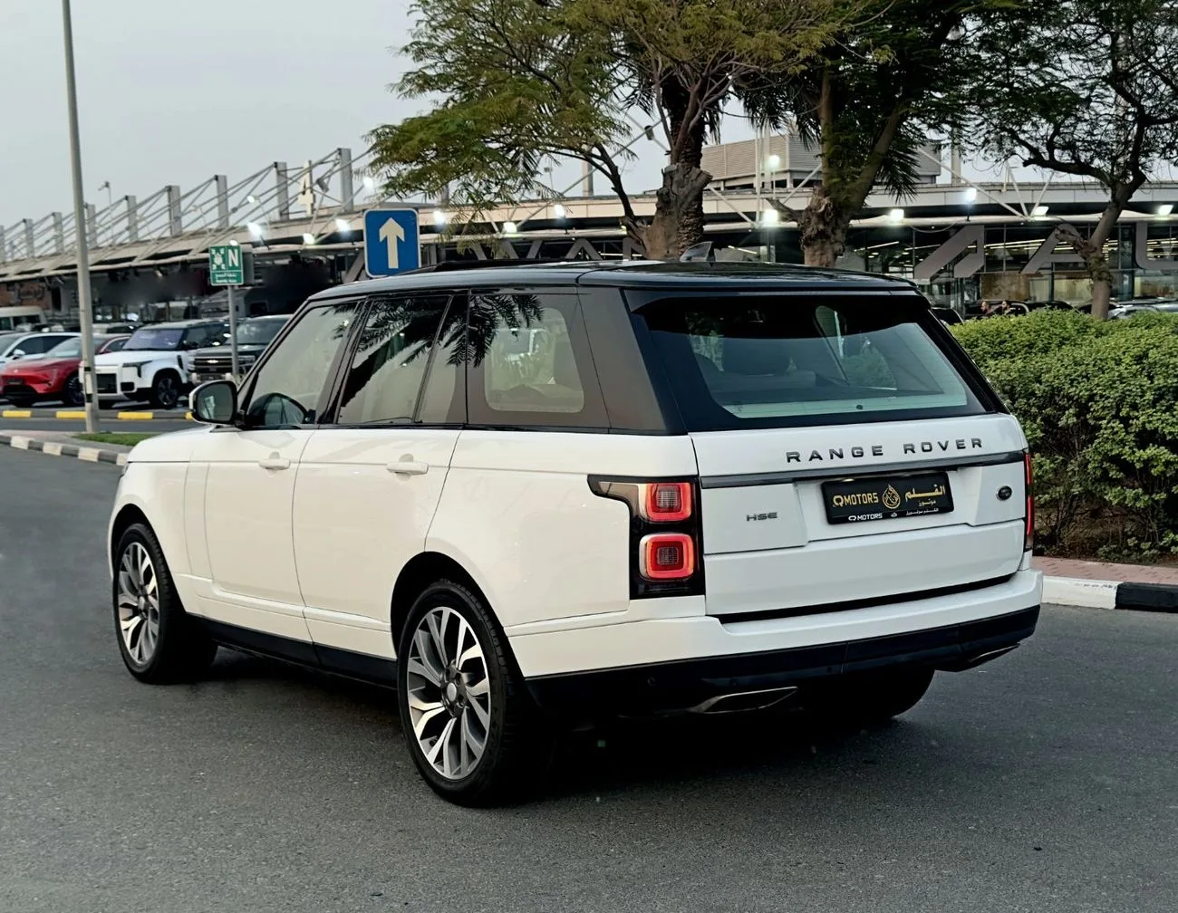 2018 Land Rover Range Rover HSE angeboten von einem Fachhändler in Dubai, Vereinigte Arabische Emirate, Foto 5 von 13