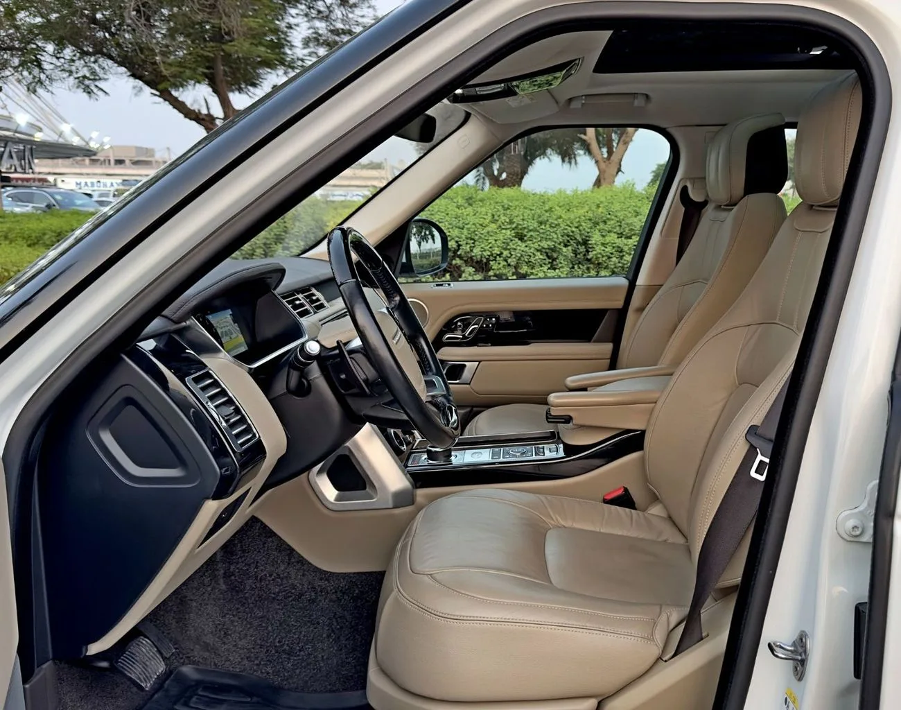 2018 Land Rover Range Rover HSE angeboten von einem Fachhändler in Dubai, Vereinigte Arabische Emirate, Foto 9 von 13