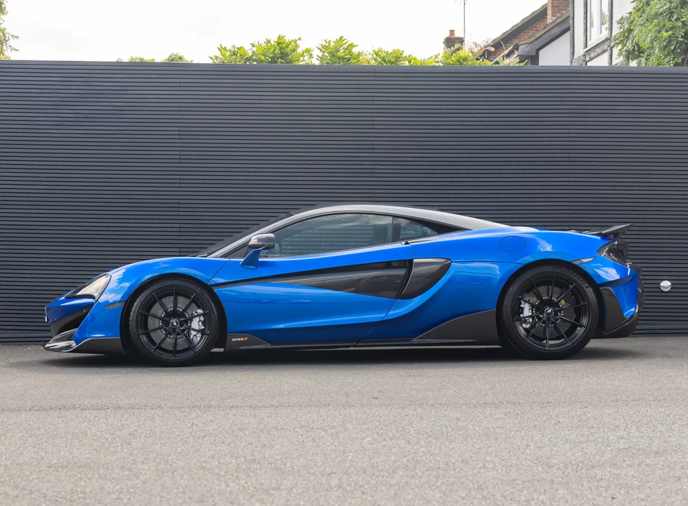 2018 McLaren 600LT offered by a specialist dealer in Banstead, United Kingdom, photo 3 of 15