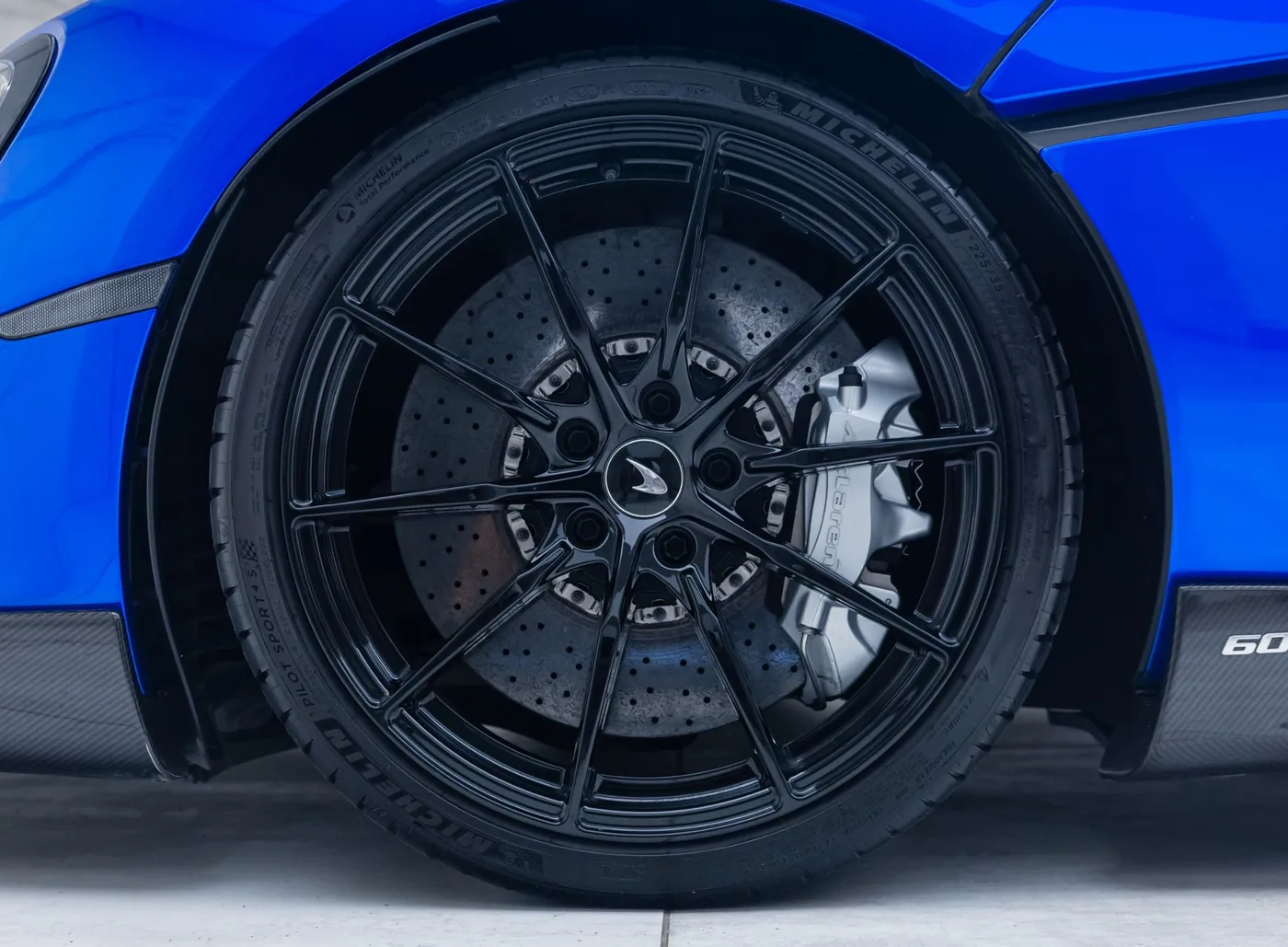 2018 McLaren 600LT offered by a specialist dealer in Banstead, United Kingdom, photo 13 of 15