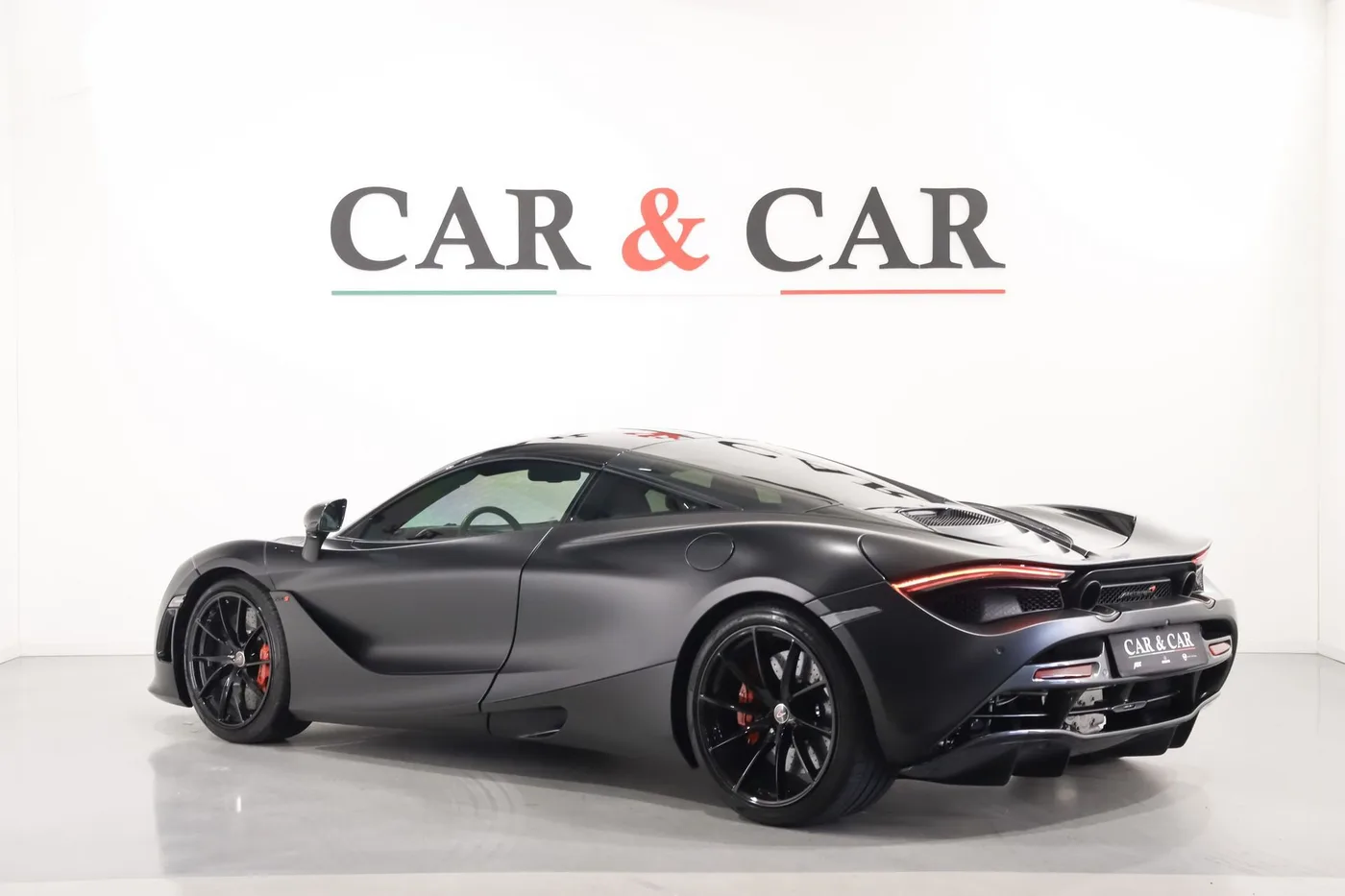 2018 McLaren 720S offered by a supercar dealer in Zibido San Giacomo, Italy, photo 2 of 17