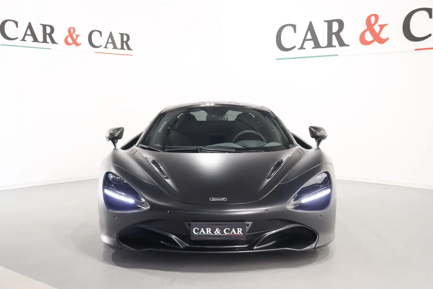 2018 McLaren 720S offered by a supercar dealer in Zibido San Giacomo, Italy, photo 3 of 17