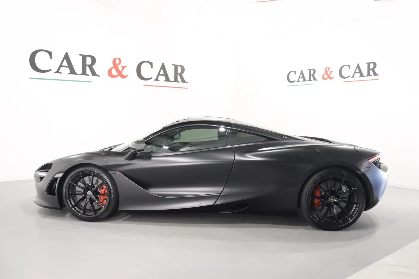 2018 McLaren 720S offered by a supercar dealer in Zibido San Giacomo, Italy, photo 6 of 17