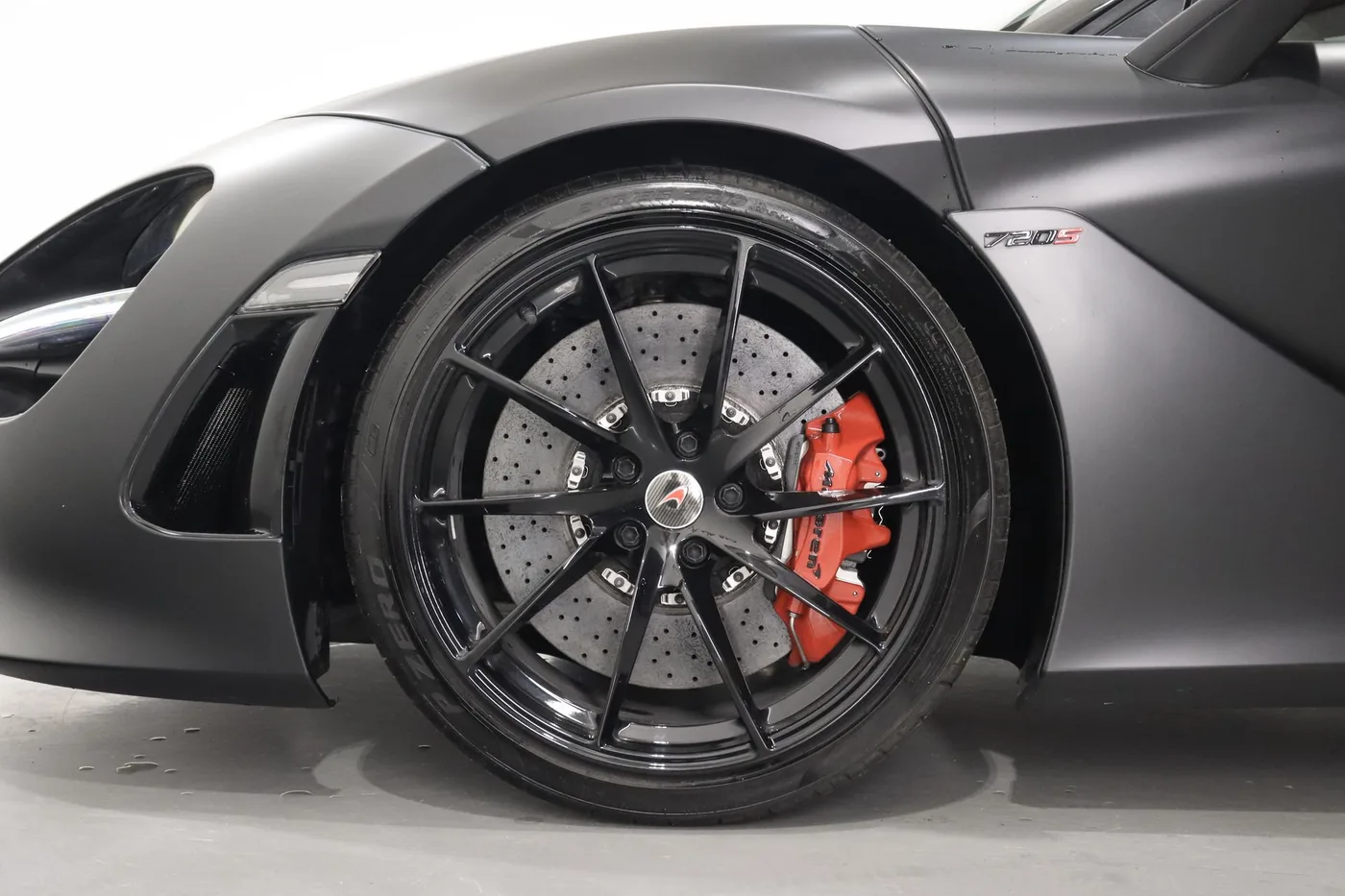 2018 McLaren 720S offered by a supercar dealer in Zibido San Giacomo, Italy, photo 9 of 17