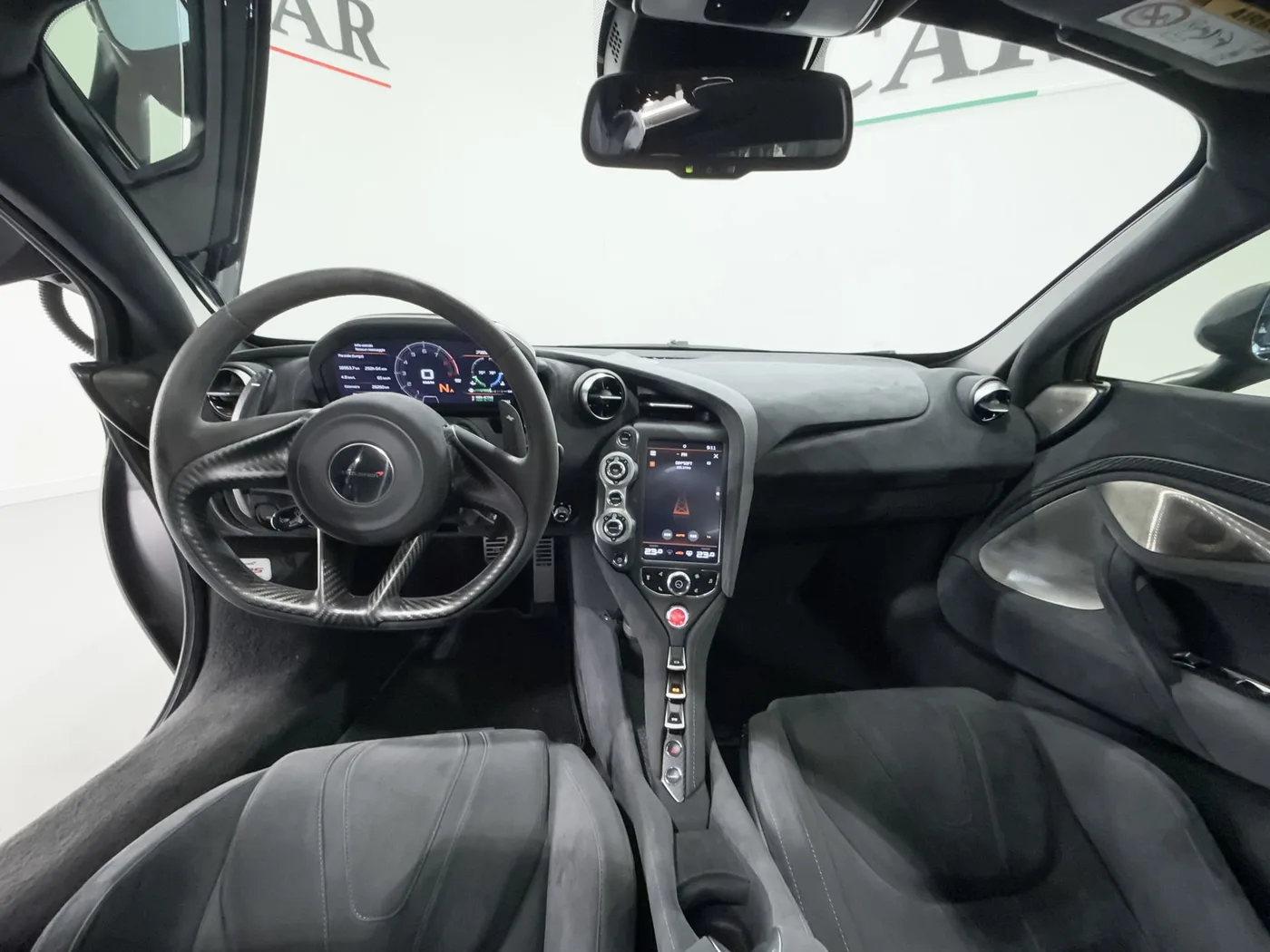 2018 McLaren 720S offered by a supercar dealer in Zibido San Giacomo, Italy, photo 12 of 17