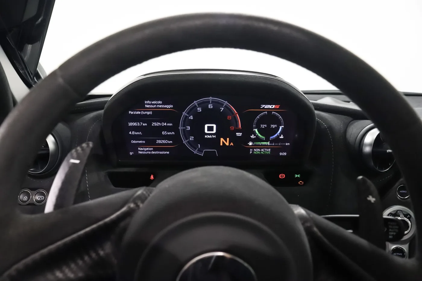 2018 McLaren 720S offered by a supercar dealer in Zibido San Giacomo, Italy, photo 15 of 17