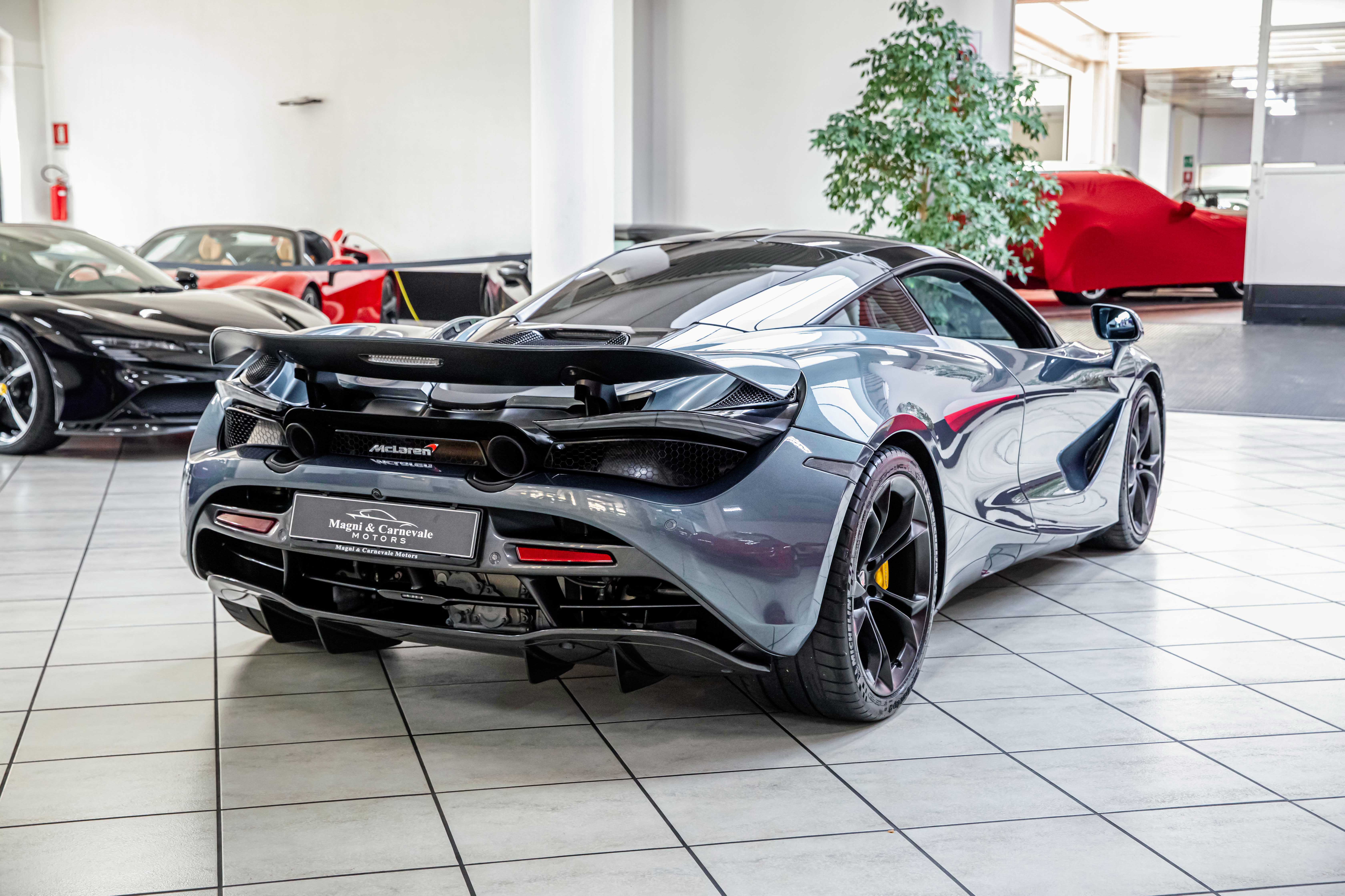 2018 McLaren 720S Coupé offered by a specialist dealer in Milan, Italy, photo 19 of 20