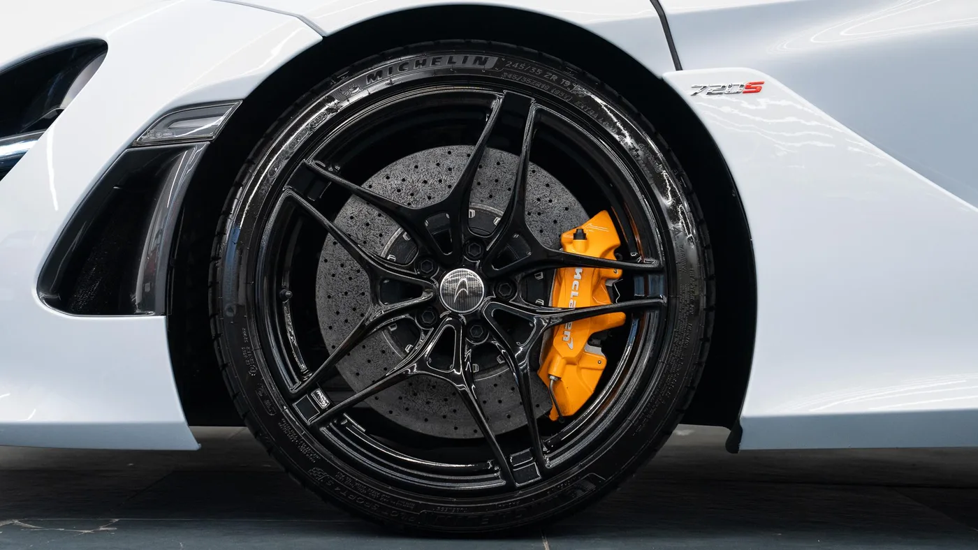 2018 McLaren 720S Performance offered by a specialist dealer in Swadlincote, United Kingdom, photo 12 of 15