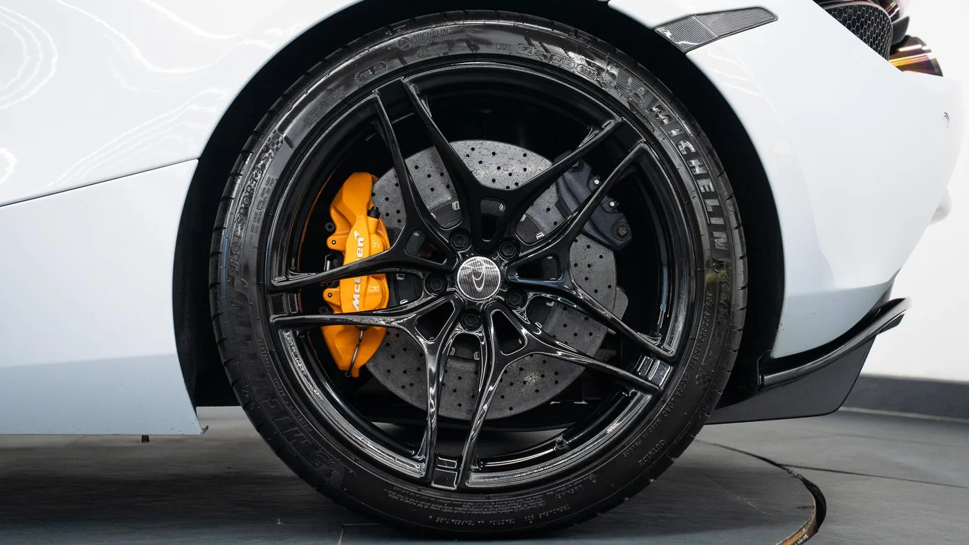 2018 McLaren 720S Performance offered by a specialist dealer in Swadlincote, United Kingdom, photo 13 of 15