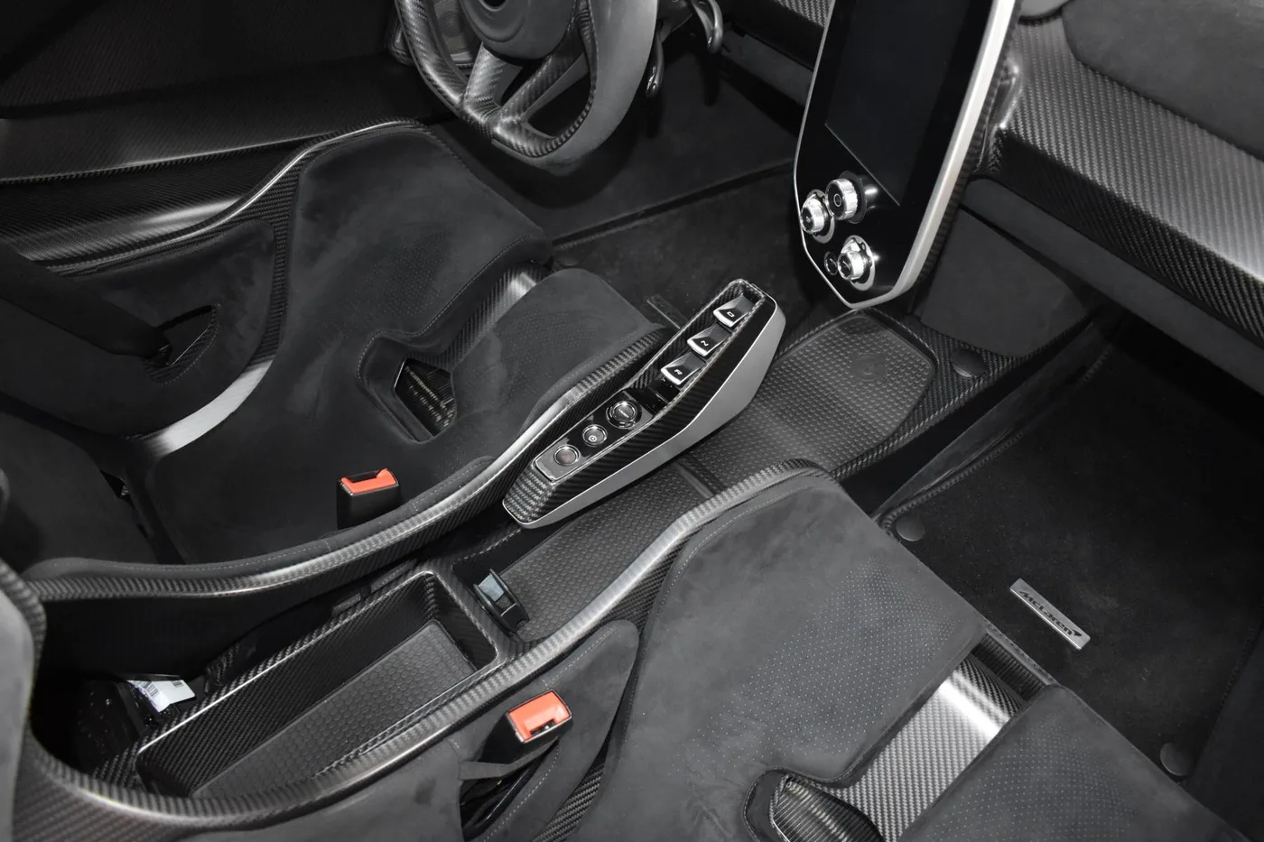 2018 McLaren Senna offered by a specialist dealer in Pfaffenhofen an der Ilm, Germany, photo 7 of 15