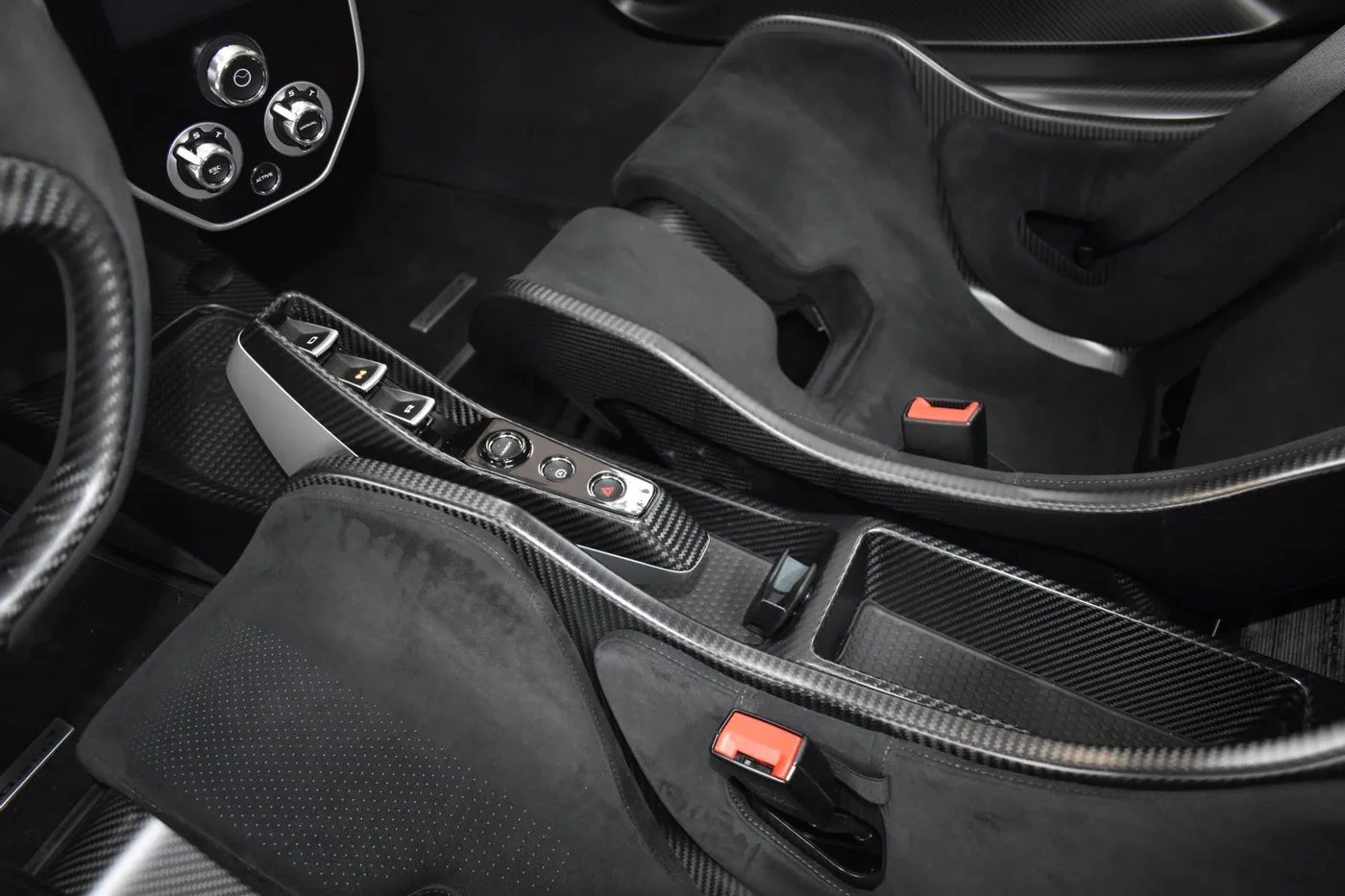 2018 McLaren Senna offered by a specialist dealer in Pfaffenhofen an der Ilm, Germany, photo 12 of 15