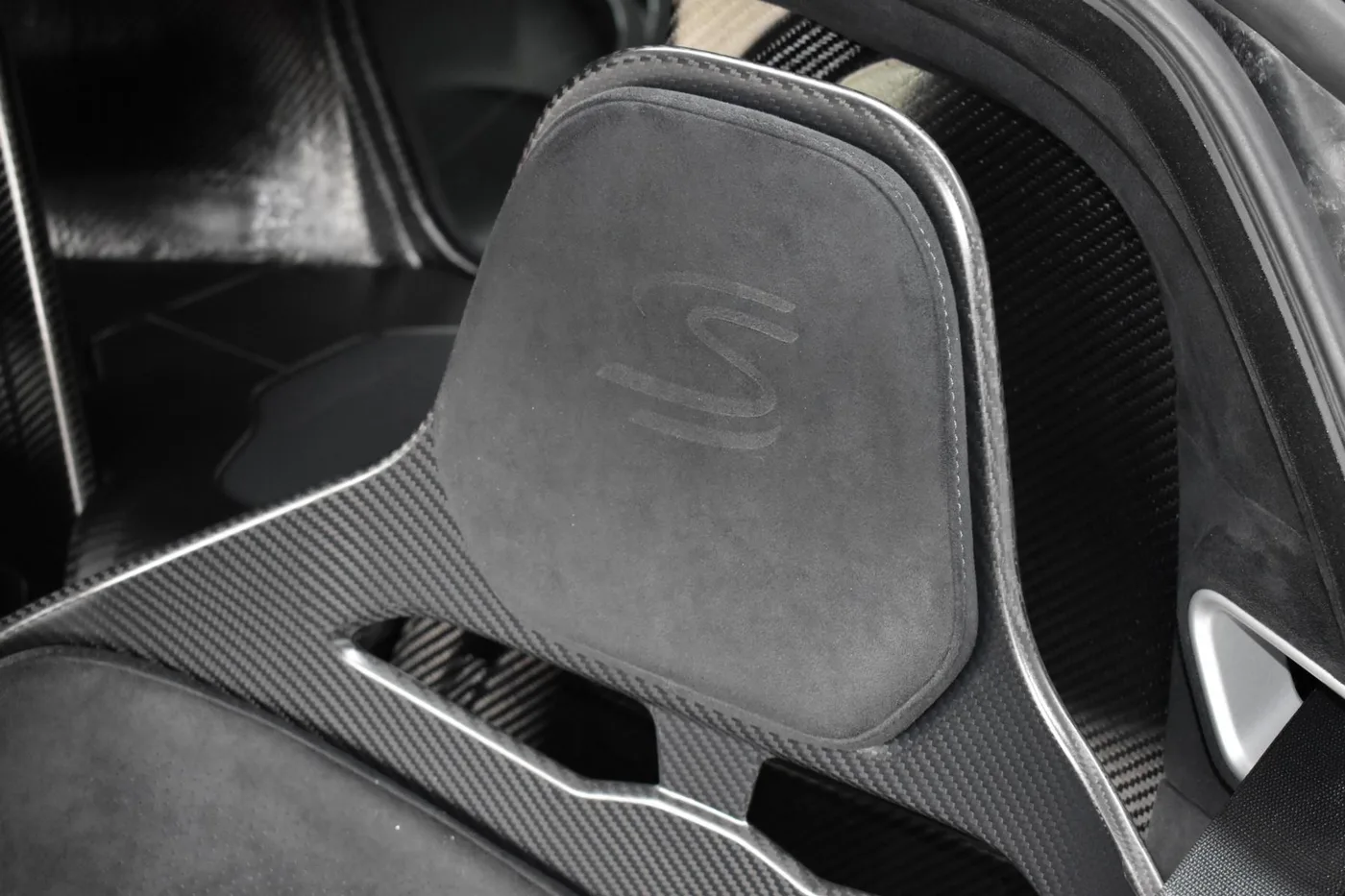 2018 McLaren Senna offered by a specialist dealer in Pfaffenhofen an der Ilm, Germany, photo 13 of 15