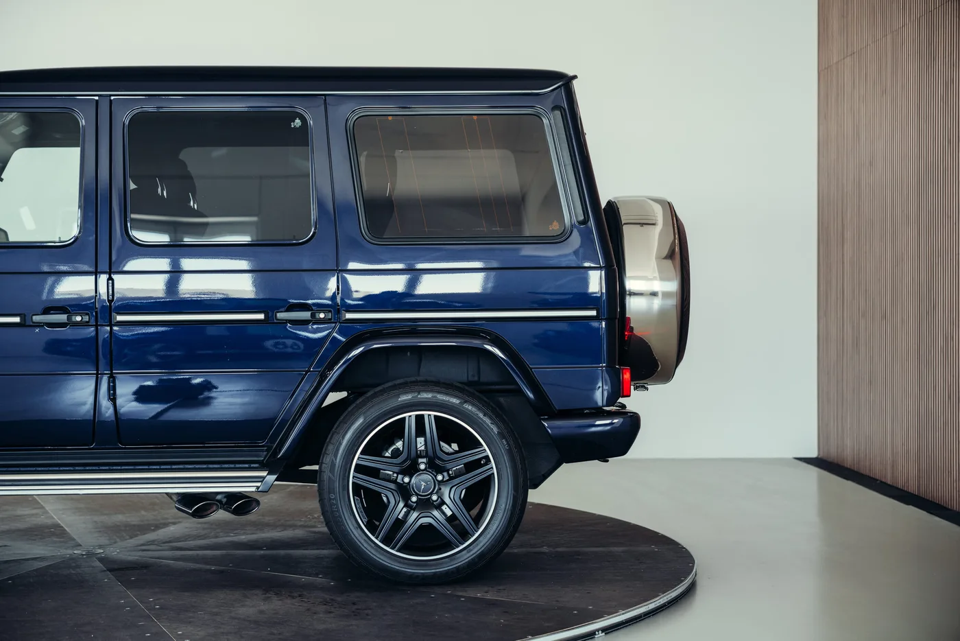 2018 Mercedes-AMG G 63 offered by a collector car specialist in Stuttgart, Germany, photo 13 of 25