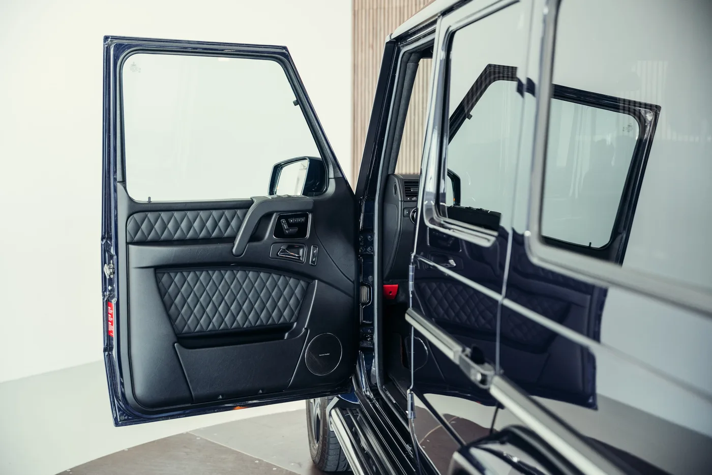 2018 Mercedes-AMG G 63 offered by a collector car specialist in Stuttgart, Germany, photo 19 of 25