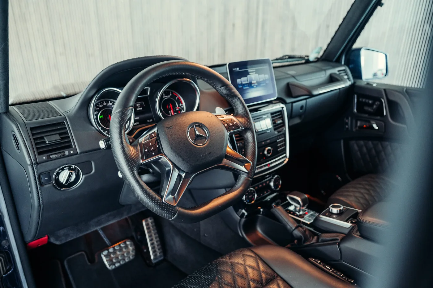 2018 Mercedes-AMG G 63 offered by a collector car specialist in Stuttgart, Germany, photo 23 of 25
