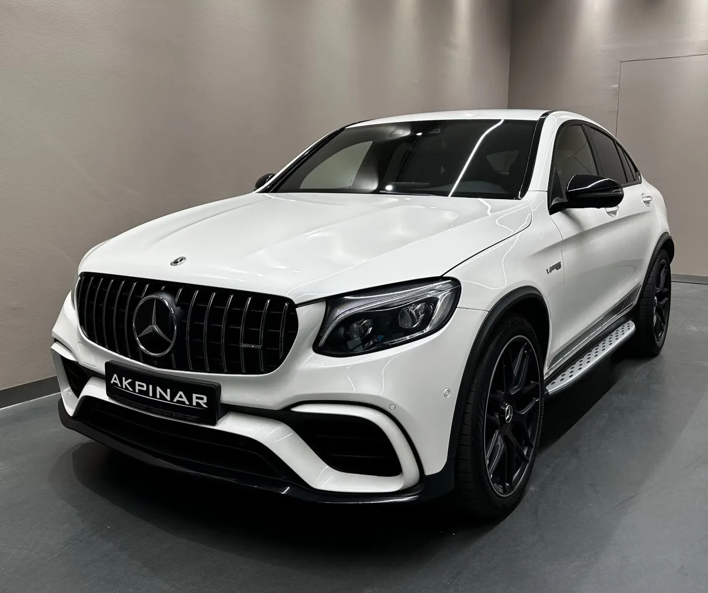 2018 Mercedes-AMG GLC 63 S Coupé proposée par un concessionnaire spécialisé à Holzgerlingen, Allemagne, photo principale