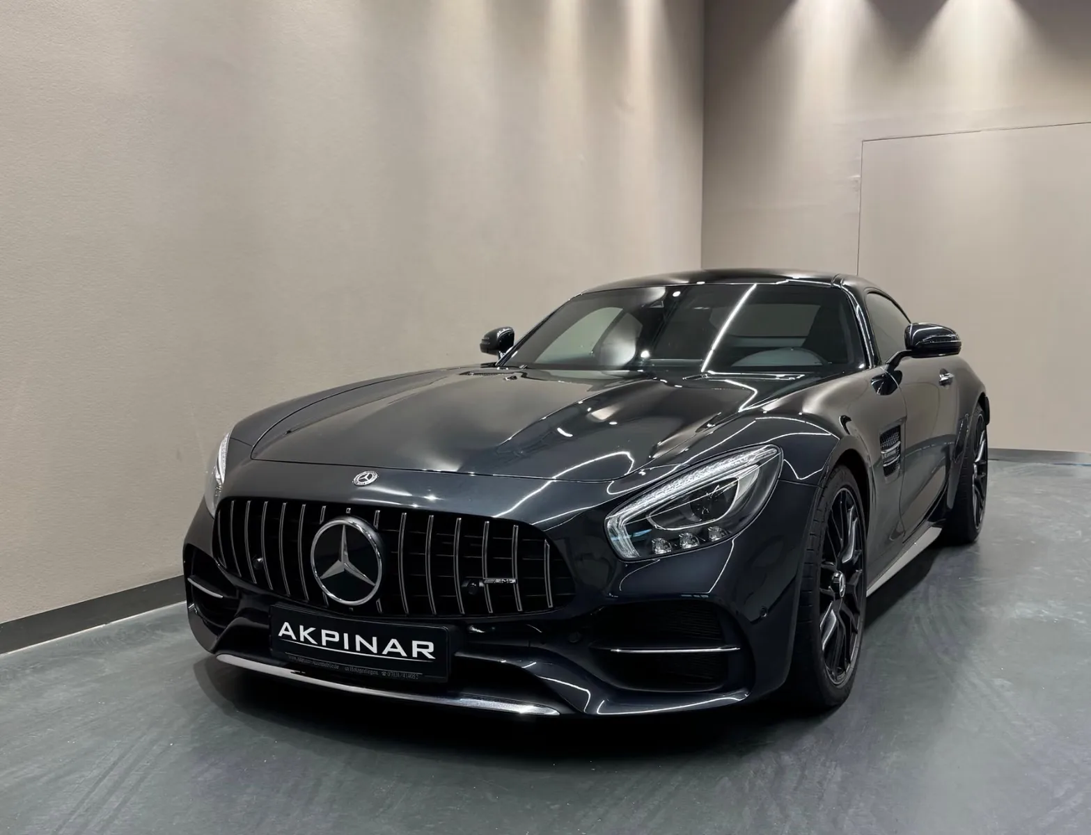 2018 Mercedes-AMG GT C proposée par un concessionnaire spécialisé à Holzgerlingen, Allemagne, photo principale