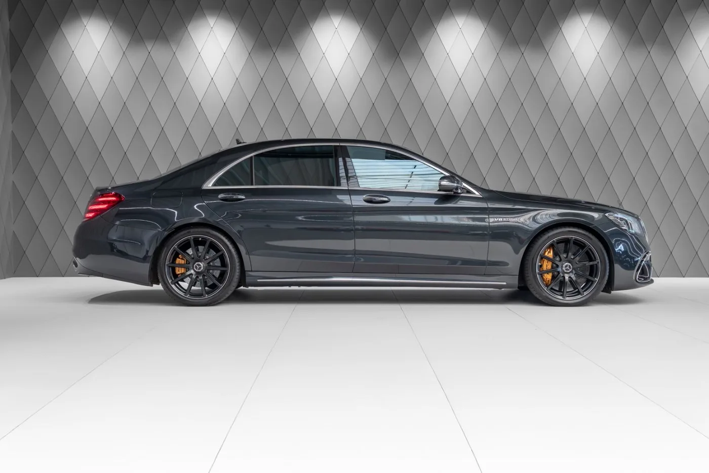 2018 Mercedes-AMG S 63 long angeboten von einem Supersportwagenhändler in Schenefeld, Deutschland, Foto 3 von 25