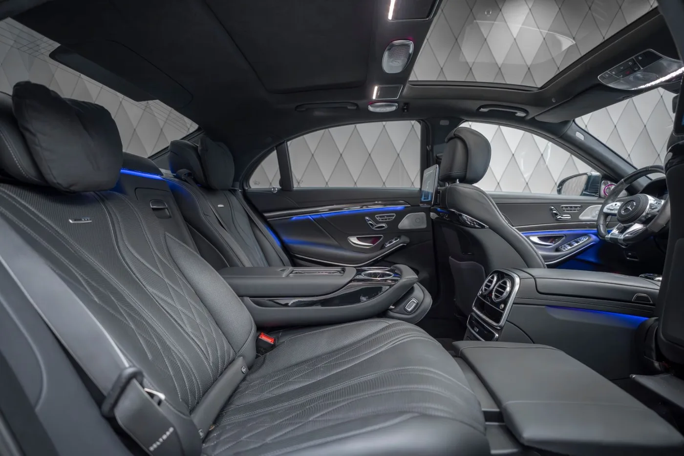 2018 Mercedes-AMG S 63 long angeboten von einem Supersportwagenhändler in Schenefeld, Deutschland, Foto 18 von 25