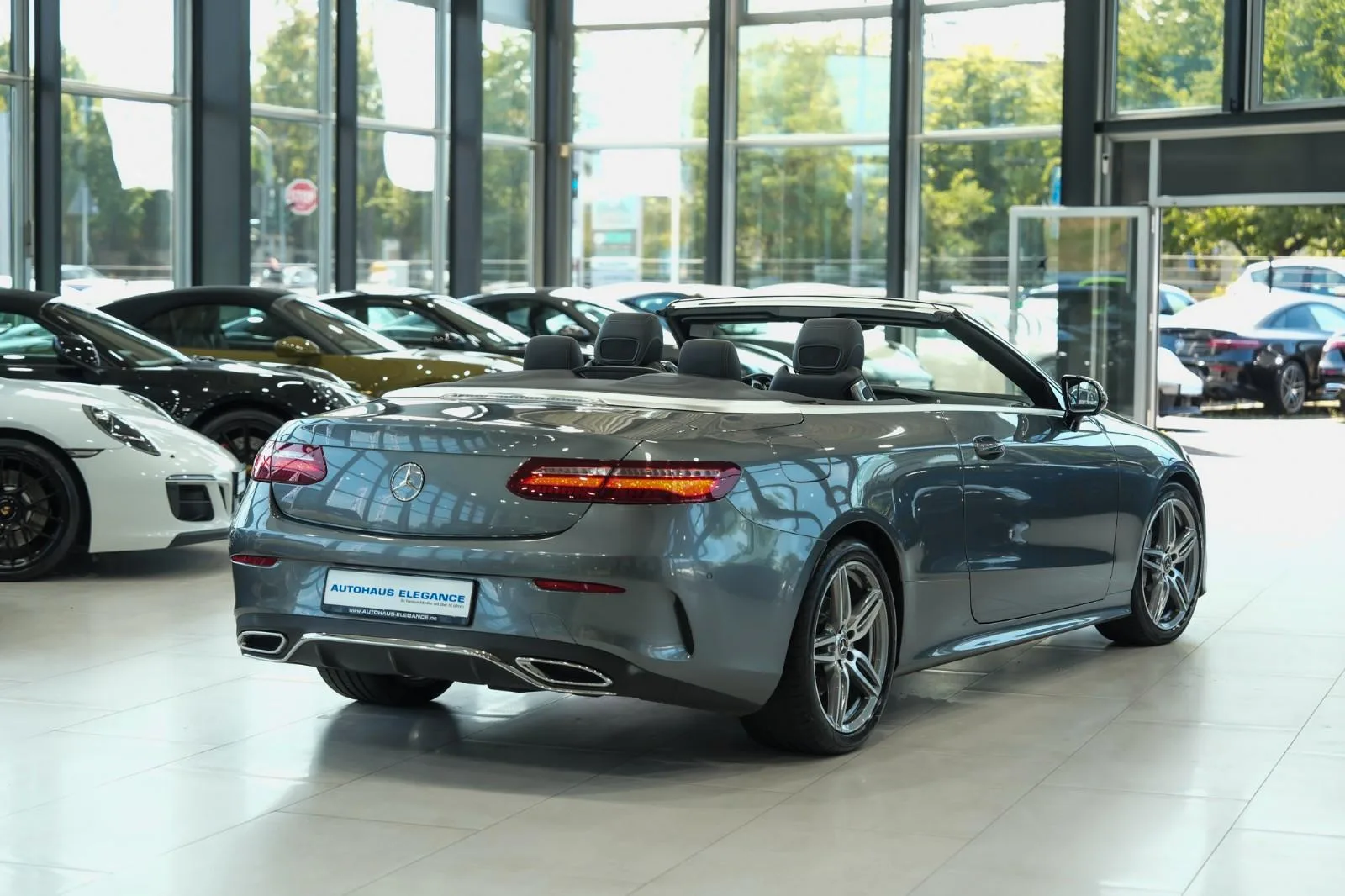 2018 Mercedes-Benz E 220 d Cabriolet, AMG Line, 2/30