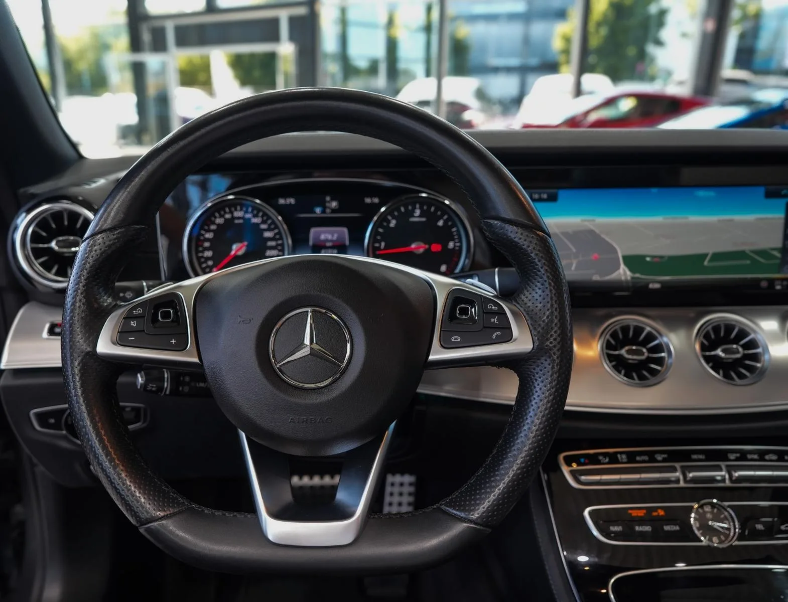 2018 Mercedes-Benz E 220 d Cabriolet, AMG Line, 16/30