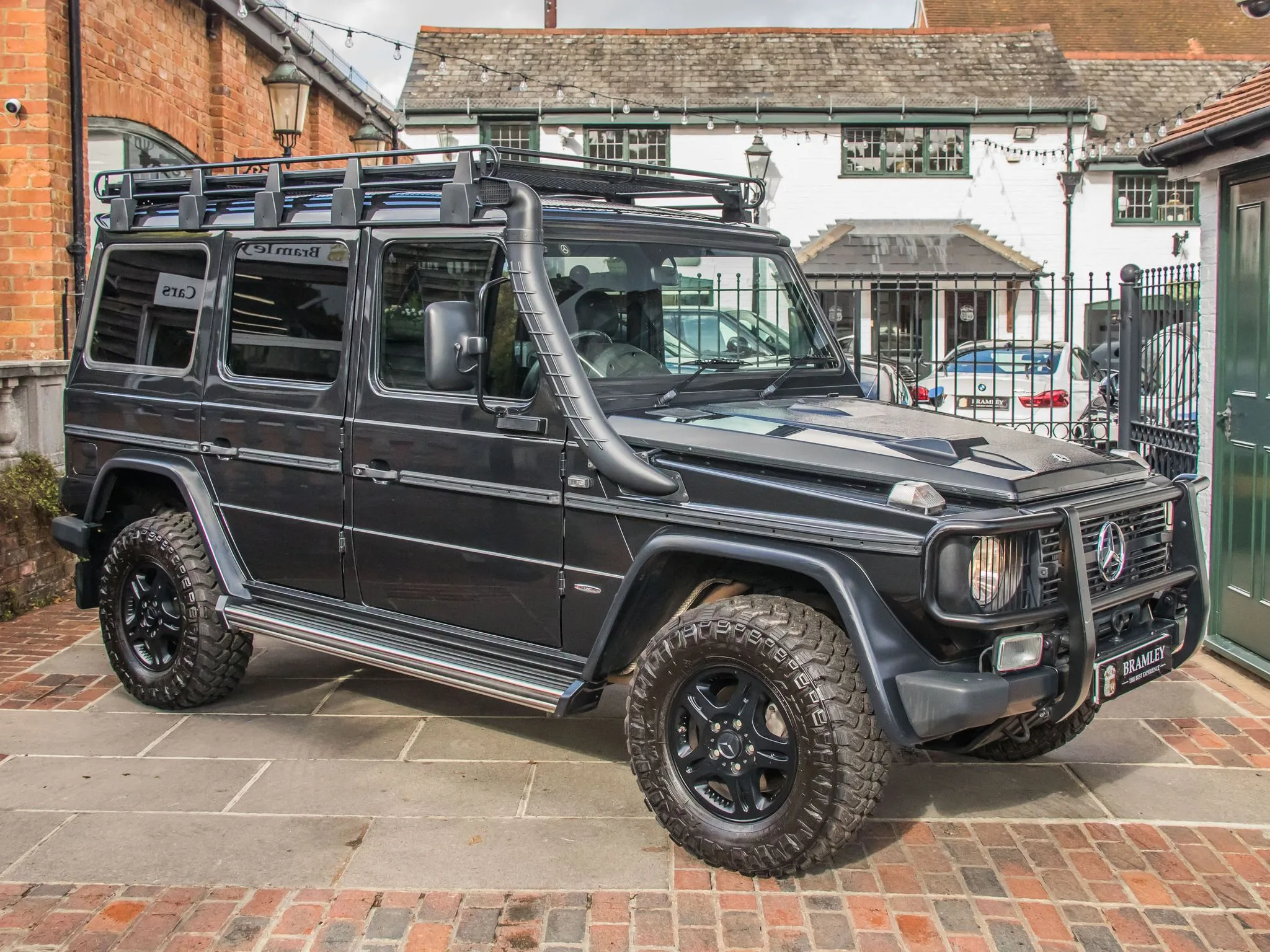 2018 Mercedes-Benz G 300 CDI Professional en un concesionario especializado de Bramley, Reino Unido, foto principal