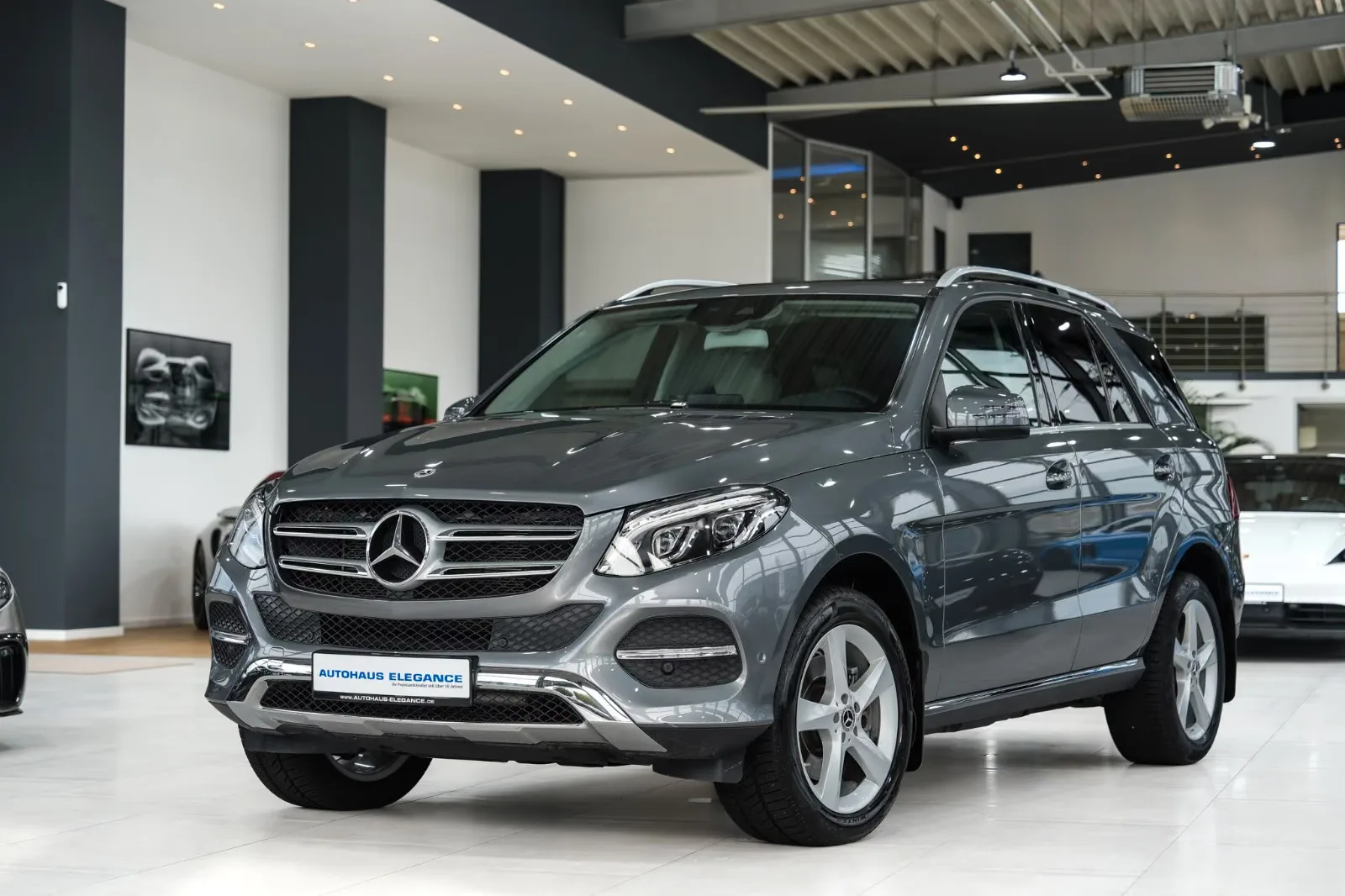 2018 Mercedes-Benz GLE 400 4MATIC angeboten von einem Fachhändler in Köln, Deutschland, Hauptfoto