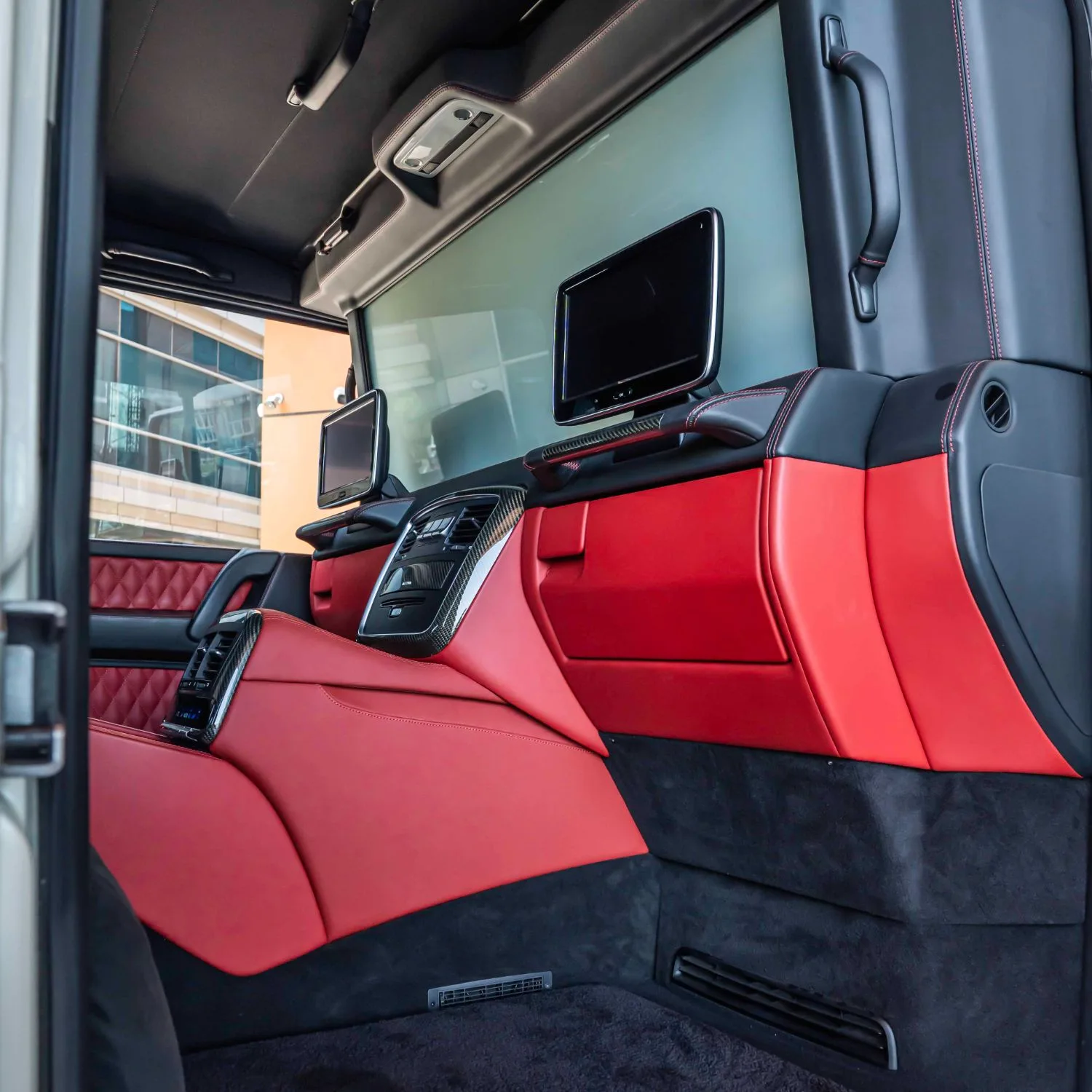 2018 Mercedes-Maybach G 650 Landaulet offered by a specialist dealer in Dubai, United Arab Emirates, photo 24 of 26