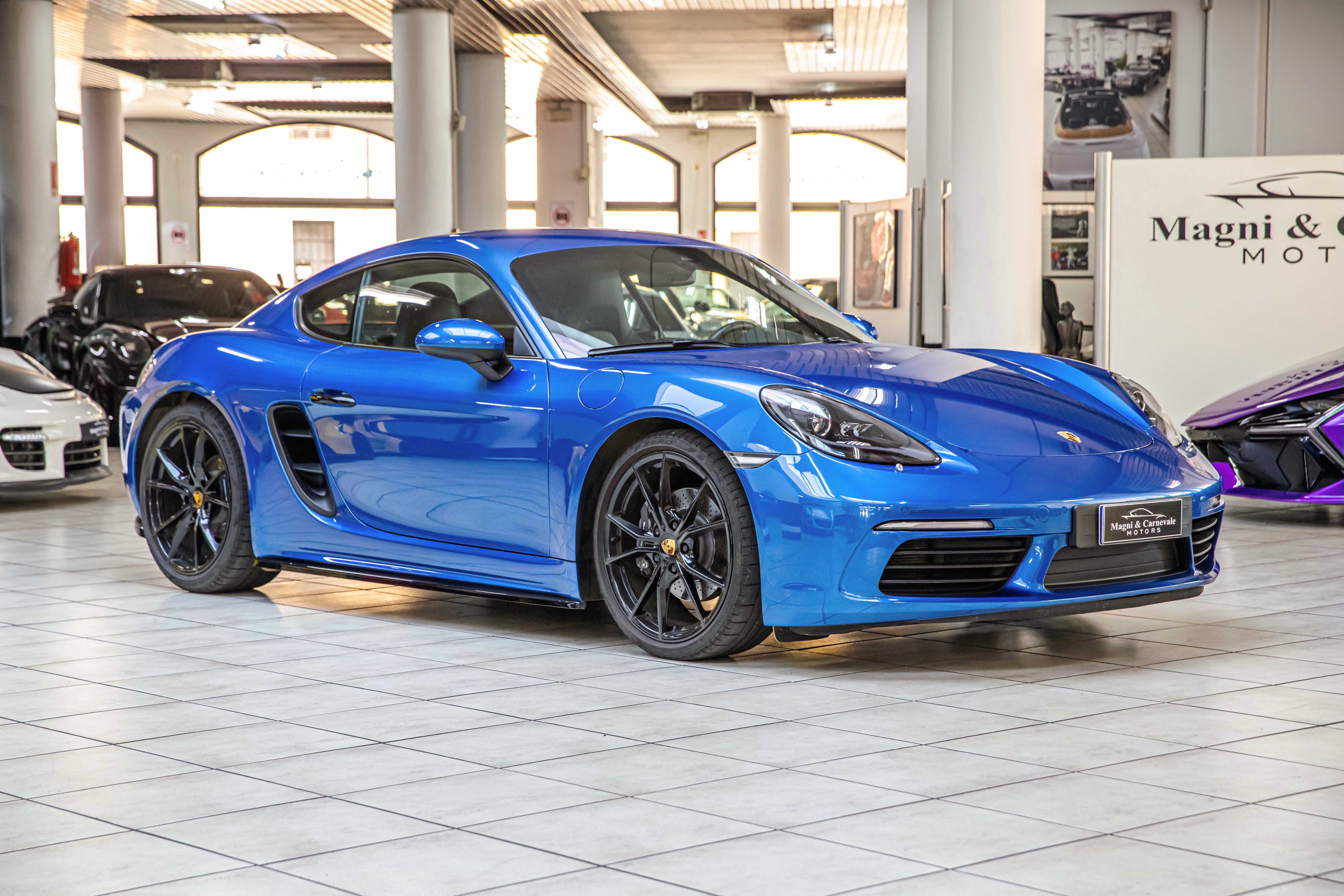 2018 Porsche 718 Cayman offered by a specialist dealer in Milan, Italy, photo 4 of 20