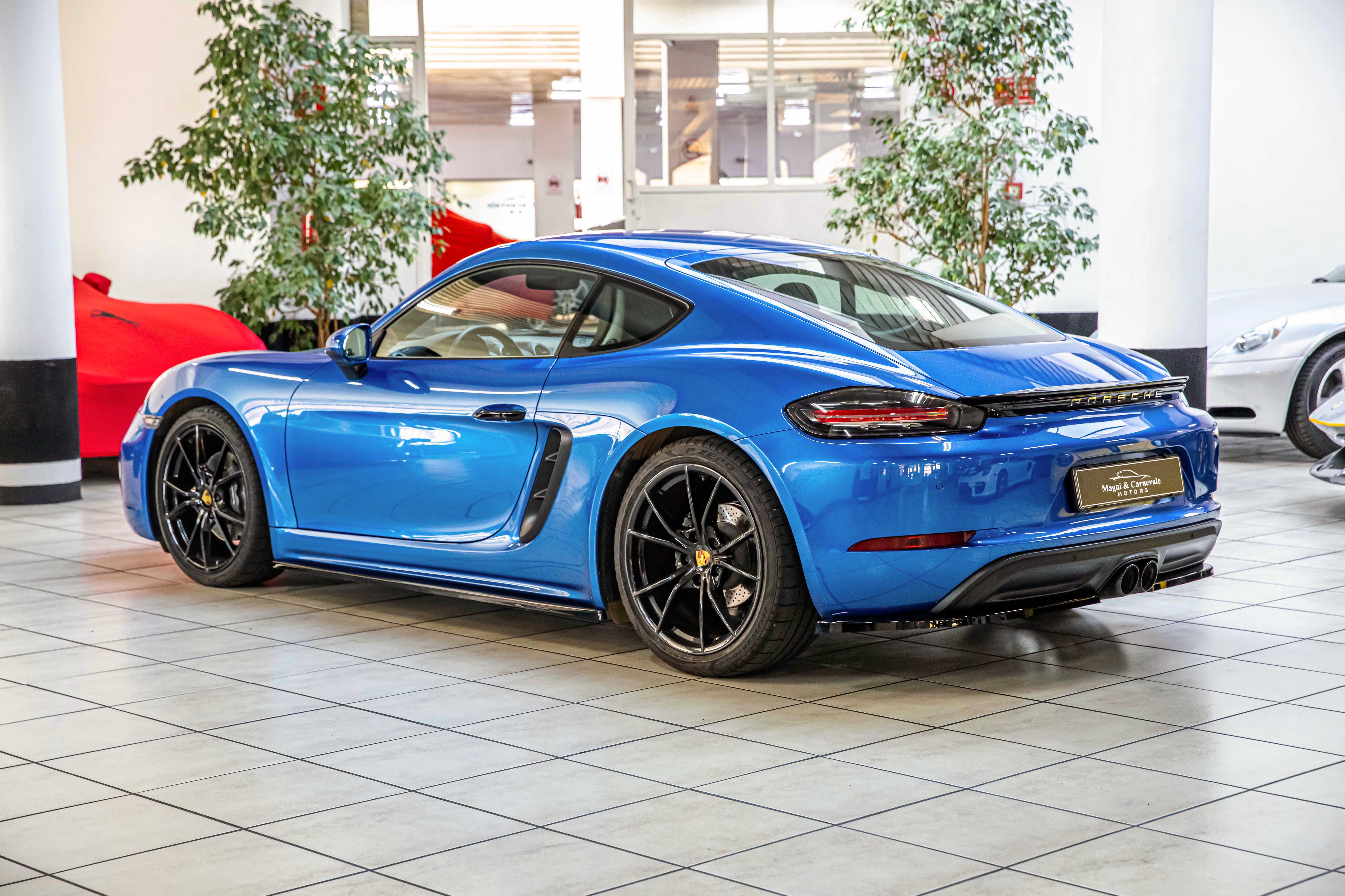 2018 Porsche 718 Cayman offered by a specialist dealer in Milan, Italy, photo 6 of 20