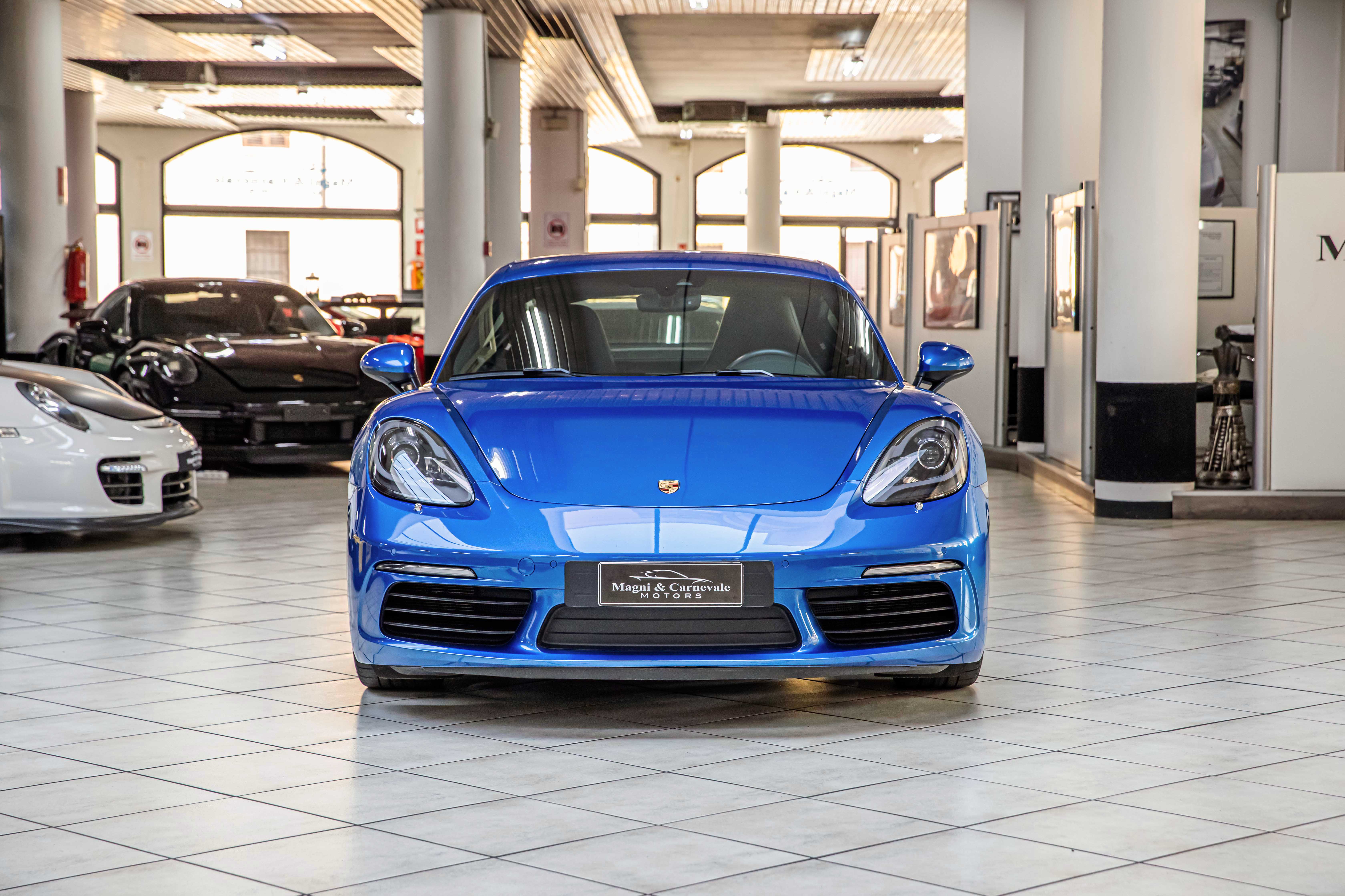 2018 Porsche 718 Cayman offered by a specialist dealer in Milan, Italy, photo 7 of 20