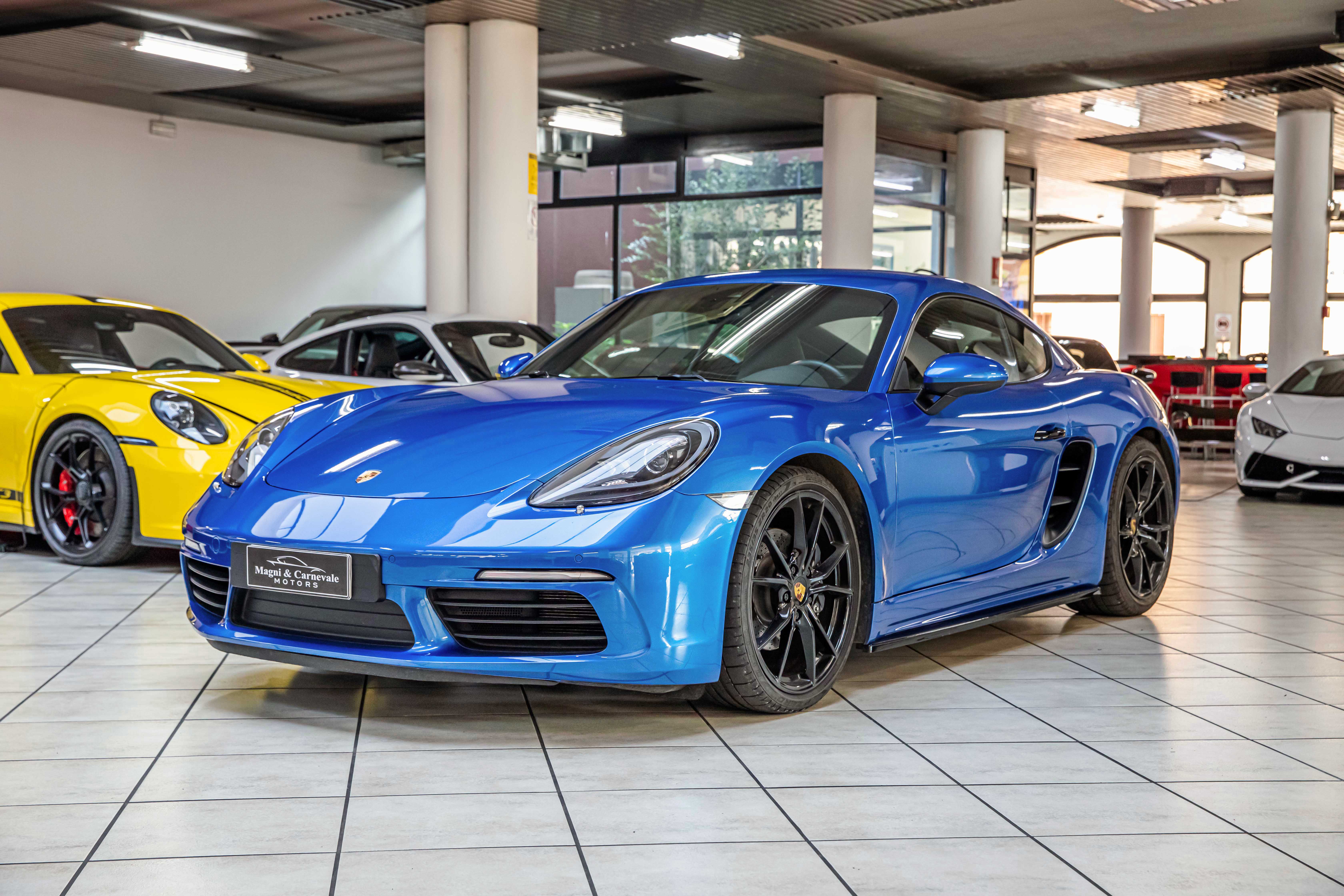 2018 Porsche 718 Cayman offered by a specialist dealer in Milan, Italy, photo 8 of 20