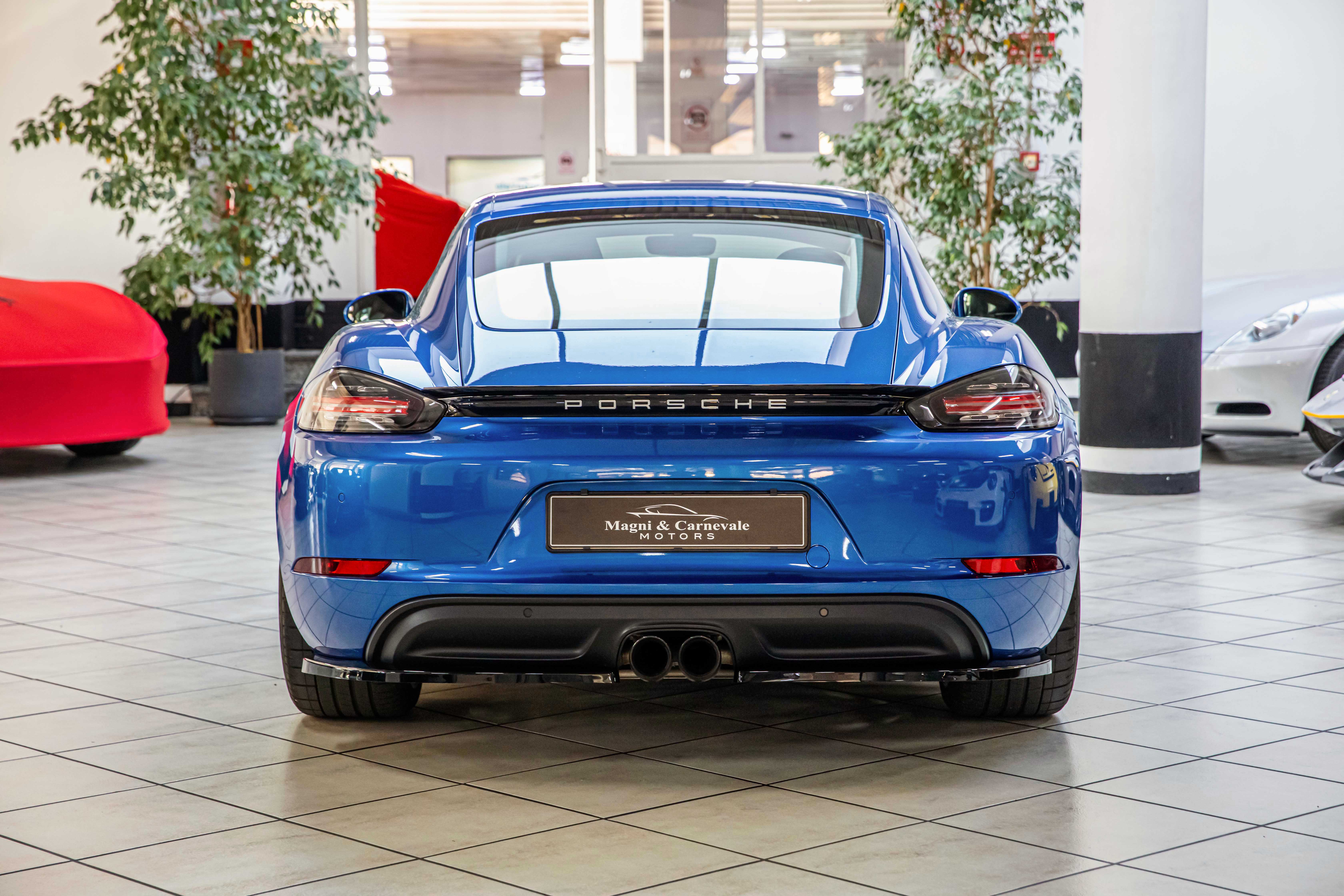 2018 Porsche 718 Cayman offered by a specialist dealer in Milan, Italy, photo 11 of 20