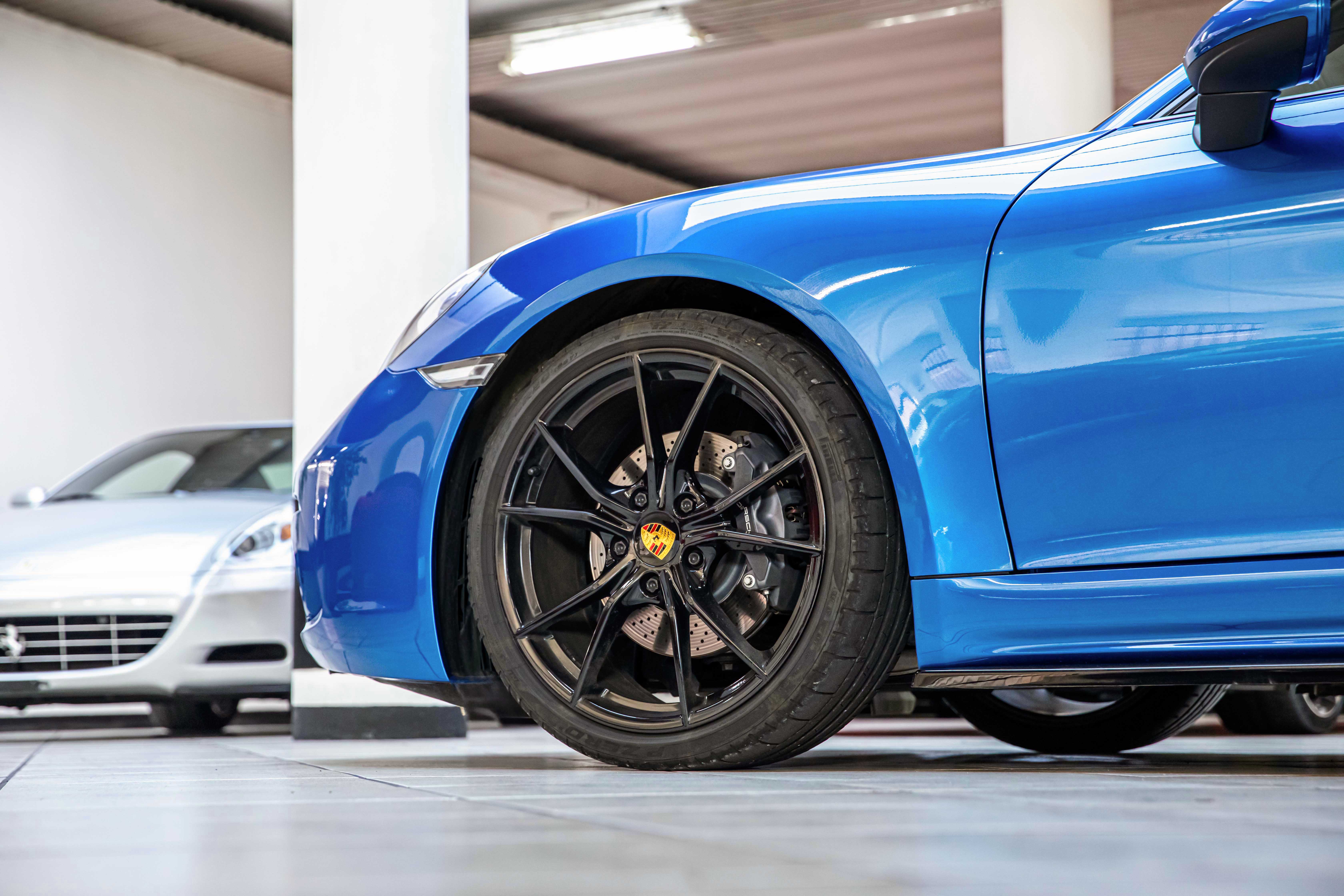 2018 Porsche 718 Cayman offered by a specialist dealer in Milan, Italy, photo 14 of 20