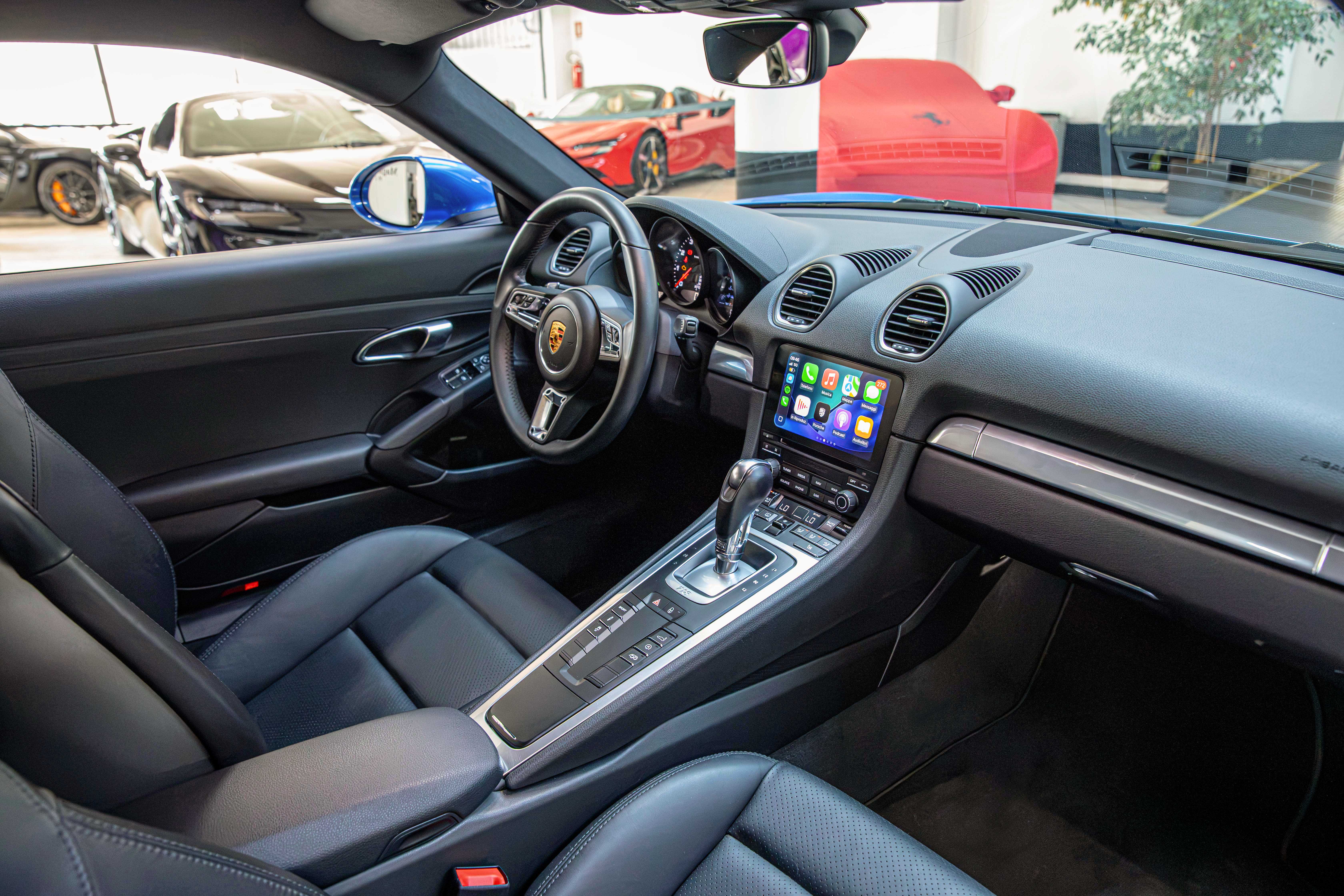 2018 Porsche 718 Cayman offered by a specialist dealer in Milan, Italy, photo 17 of 20