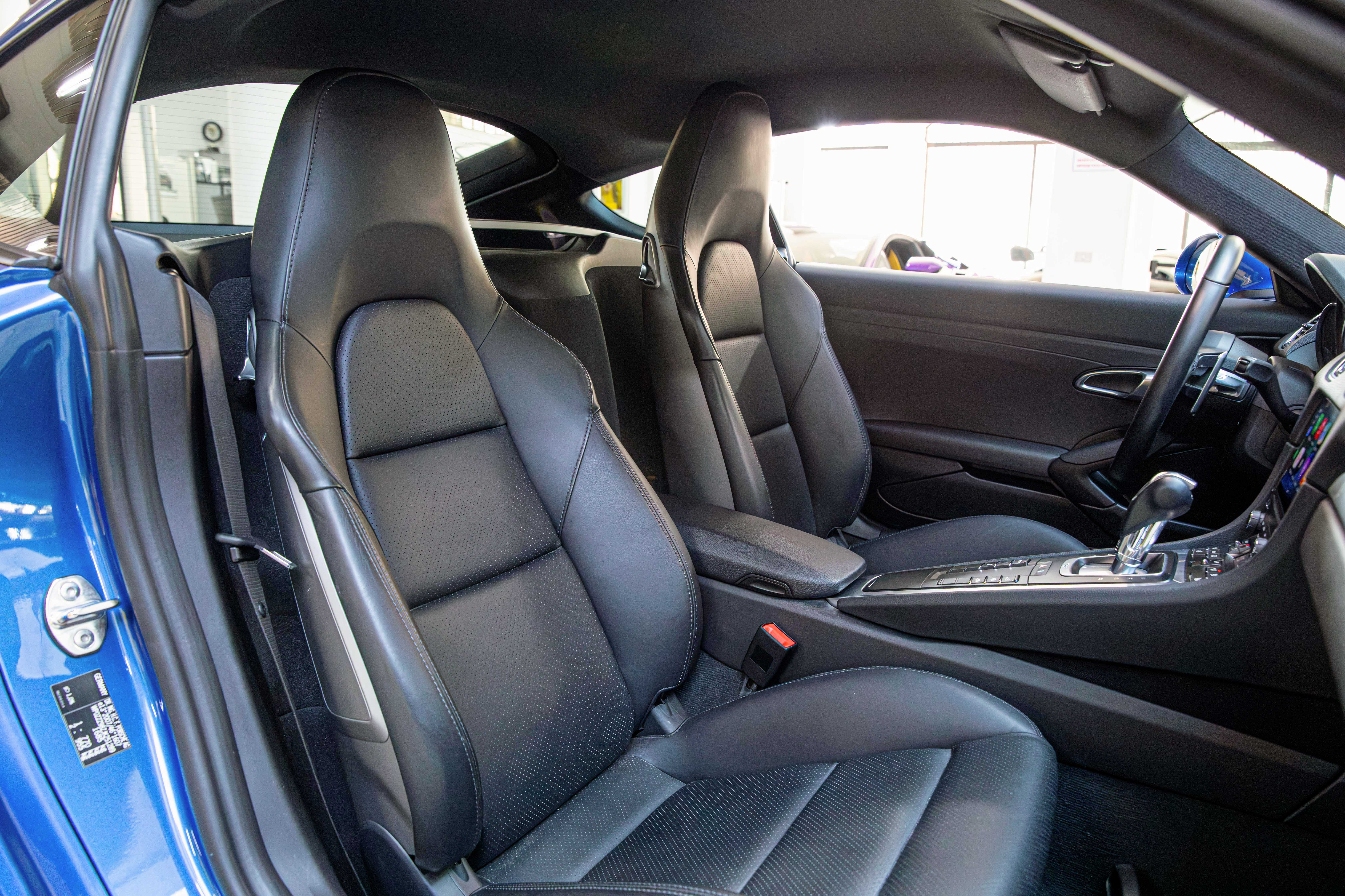 2018 Porsche 718 Cayman offered by a specialist dealer in Milan, Italy, photo 18 of 20