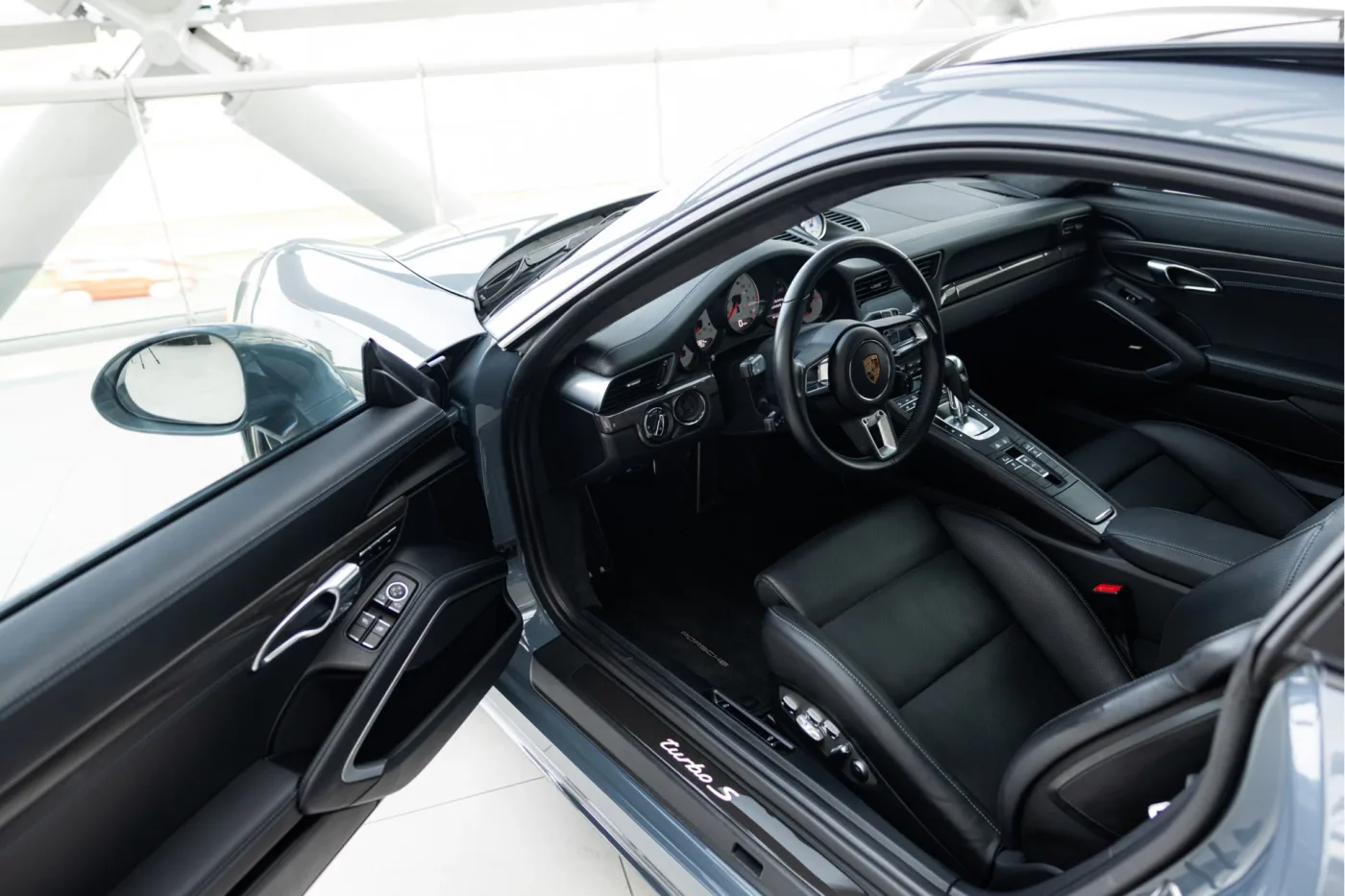 2018 Porsche 911 Turbo S proposée par un concessionnaire agréé McLaren et Morgan à Utrecht, Pays-Bas, photo 5 sur 25