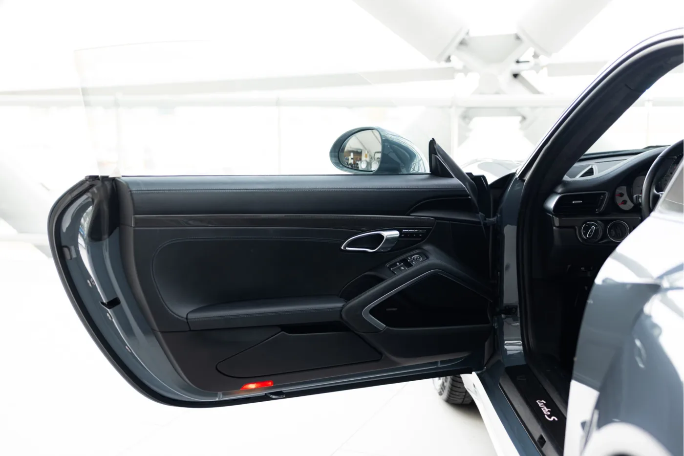 2018 Porsche 911 Turbo S proposée par un concessionnaire agréé McLaren et Morgan à Utrecht, Pays-Bas, photo 6 sur 25