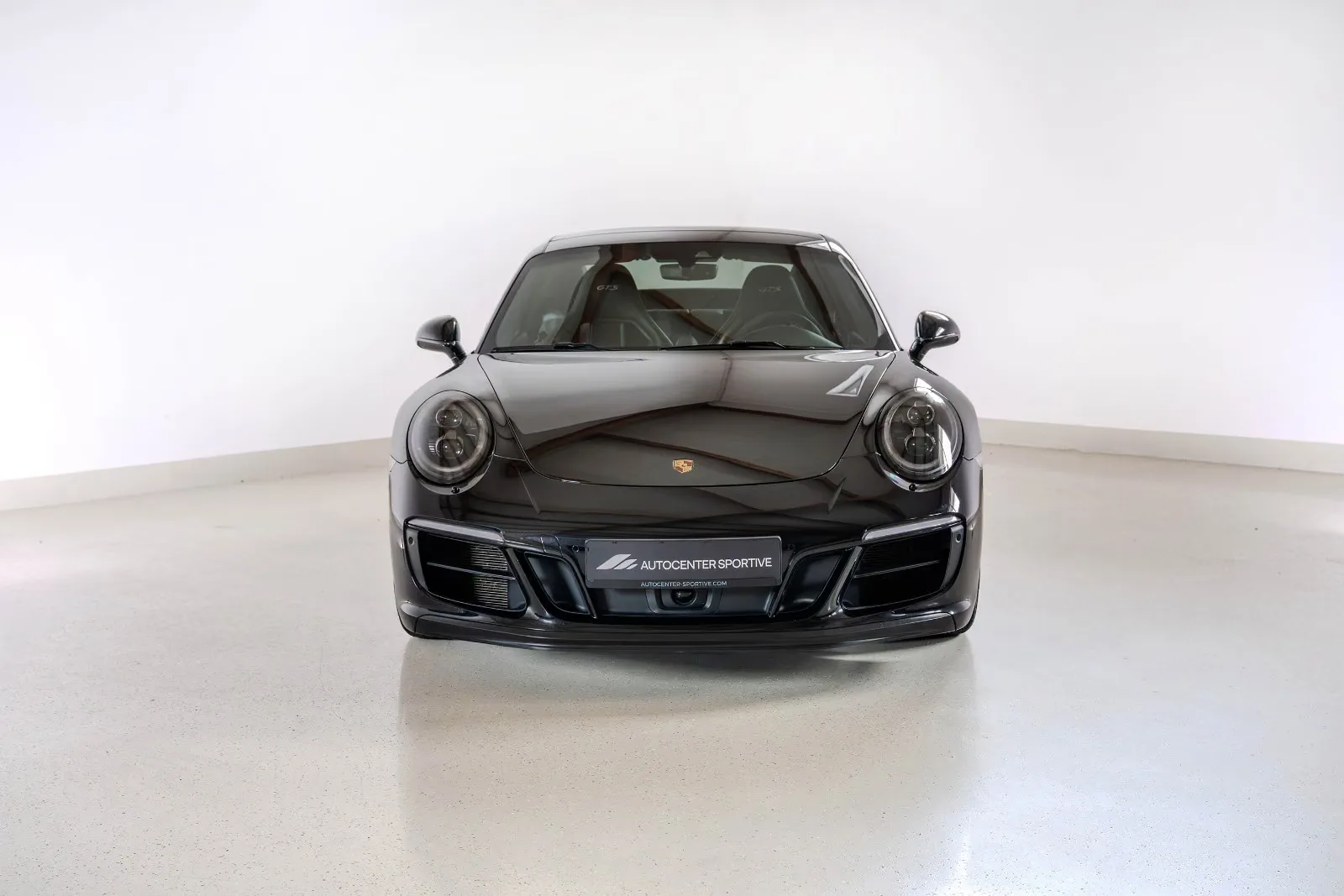 2018 Porsche 911 Carrera 4 GTS, 2/30