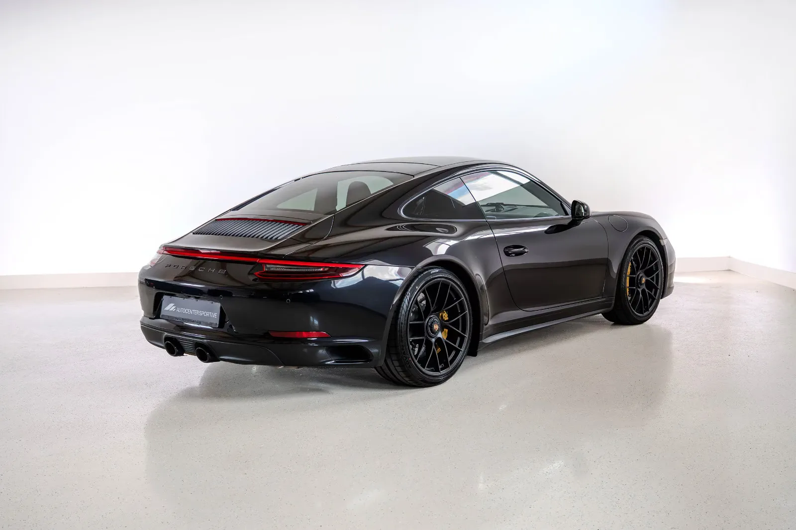 2018 Porsche 911 Carrera 4 GTS, 4/30