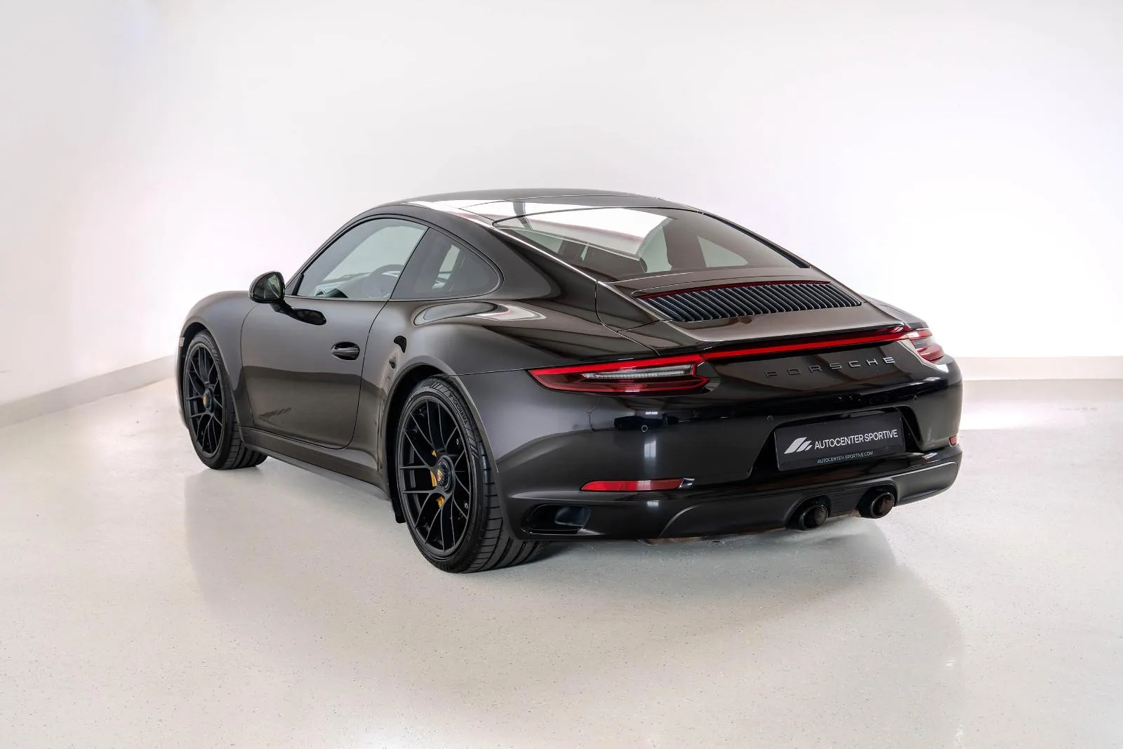 2018 Porsche 911 Carrera 4 GTS, 6/30