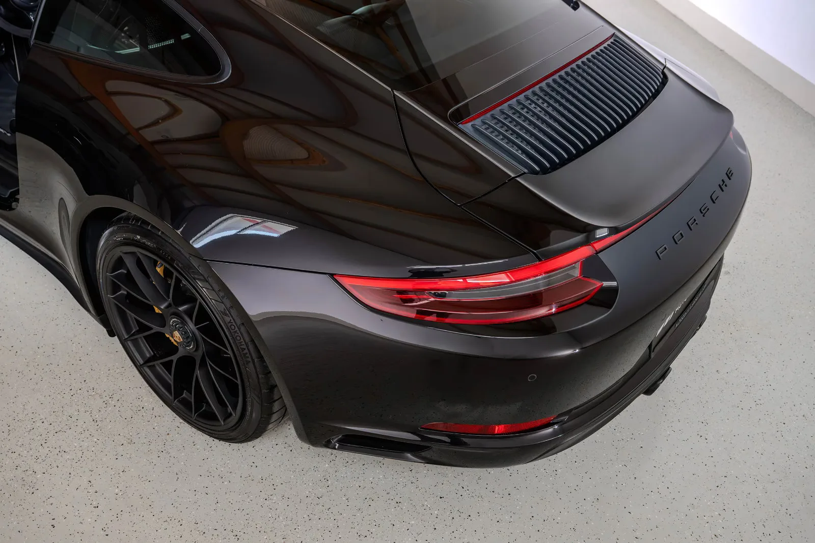2018 Porsche 911 Carrera 4 GTS, 11/30